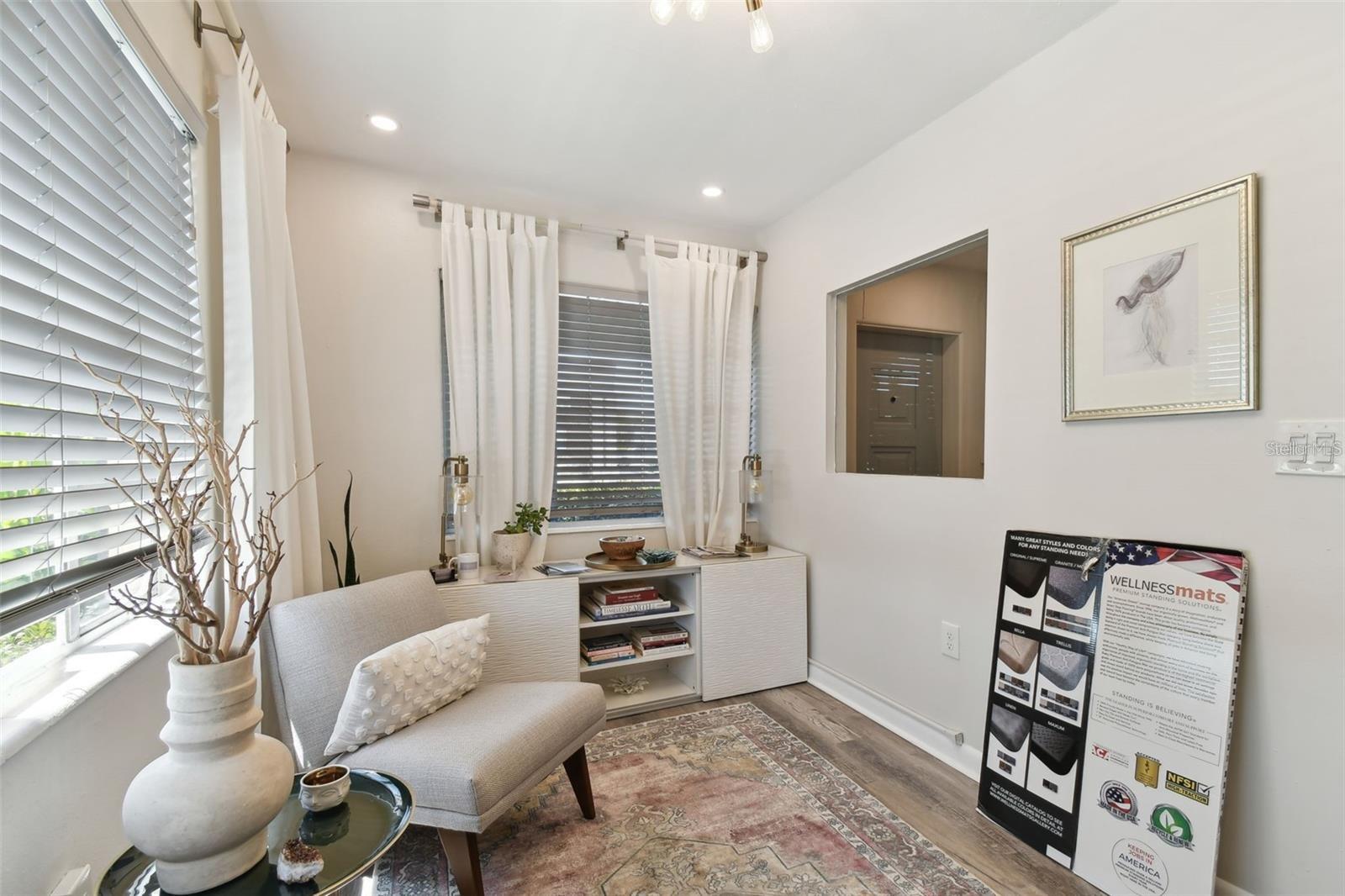 Listing photo id 4 for 3019 Azeele Street
