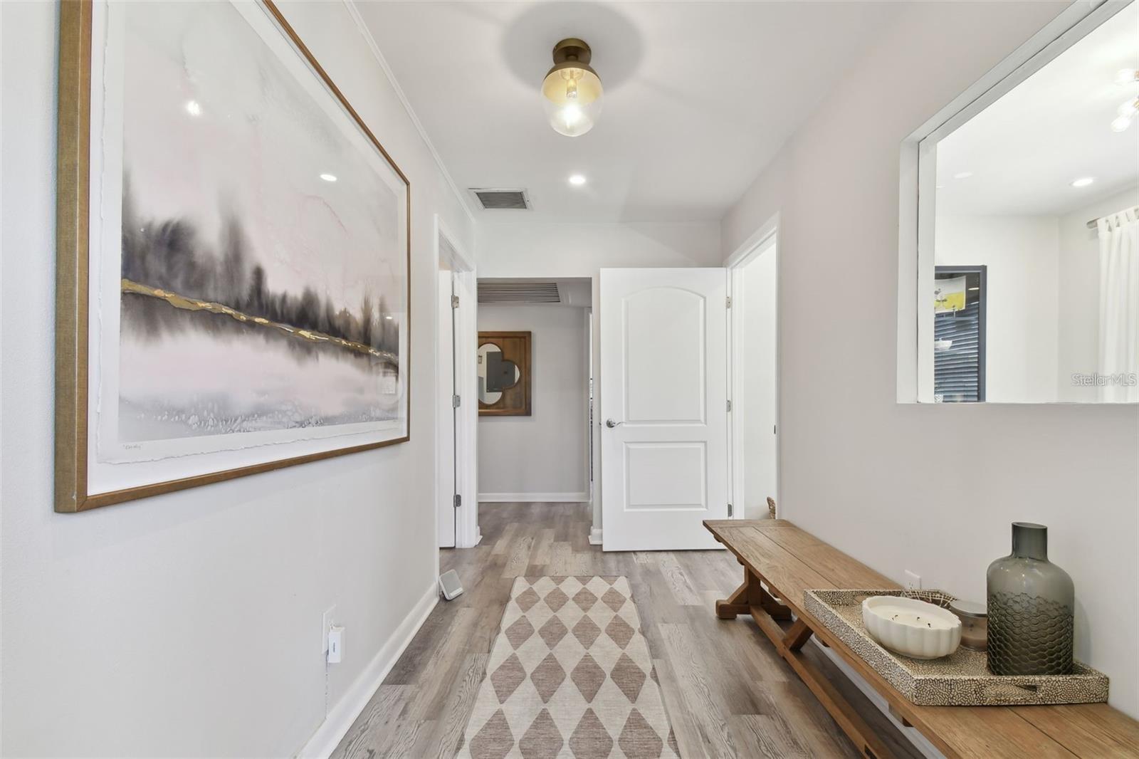 Listing photo id 7 for 3019 Azeele Street