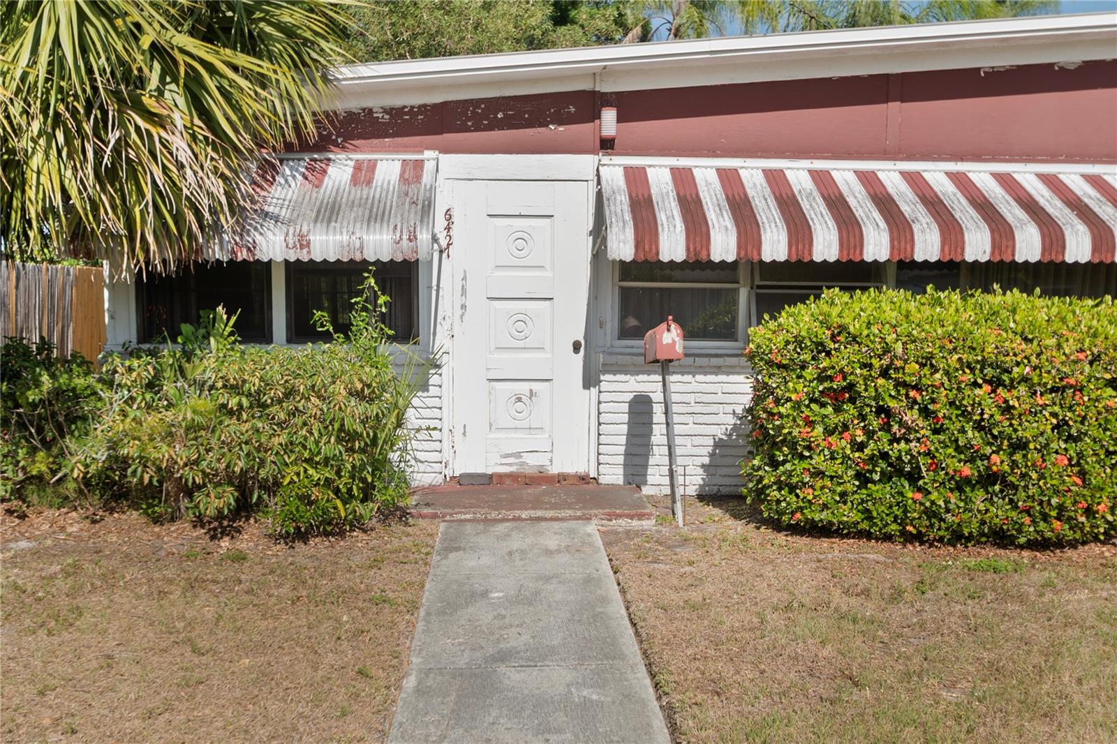 Listing photo id 0 for 6427 15th Street N