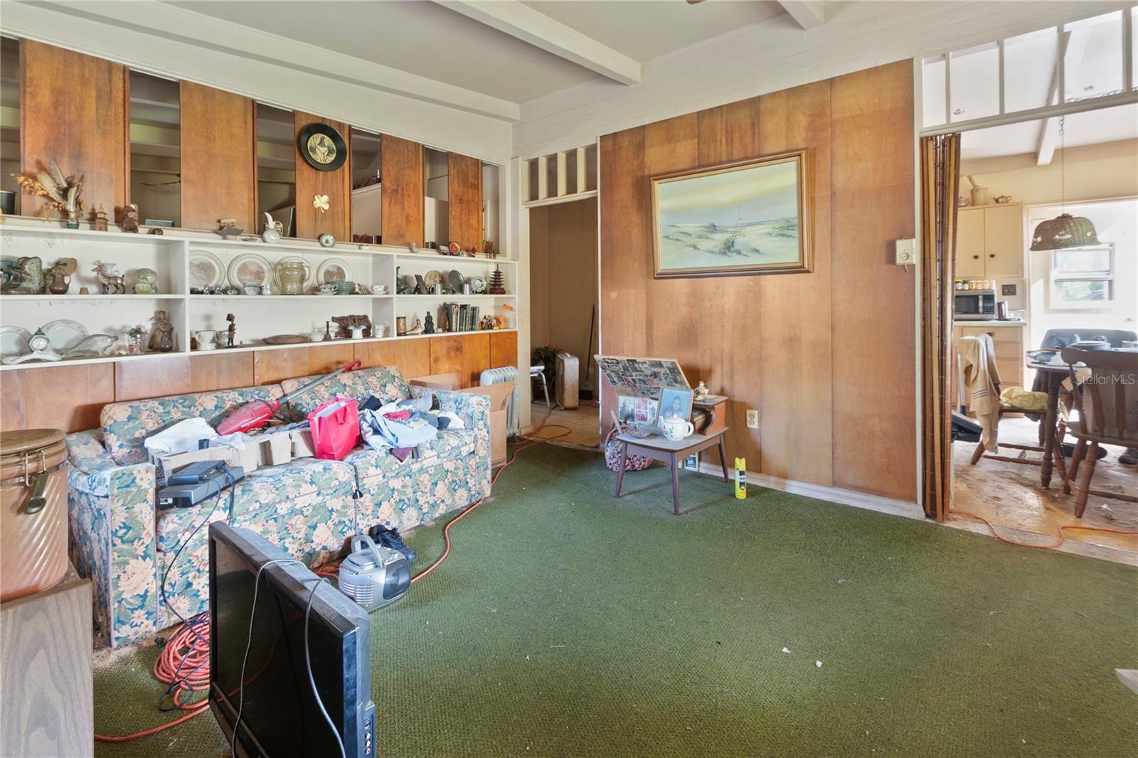 Listing photo id 3 for 6427 15th Street N