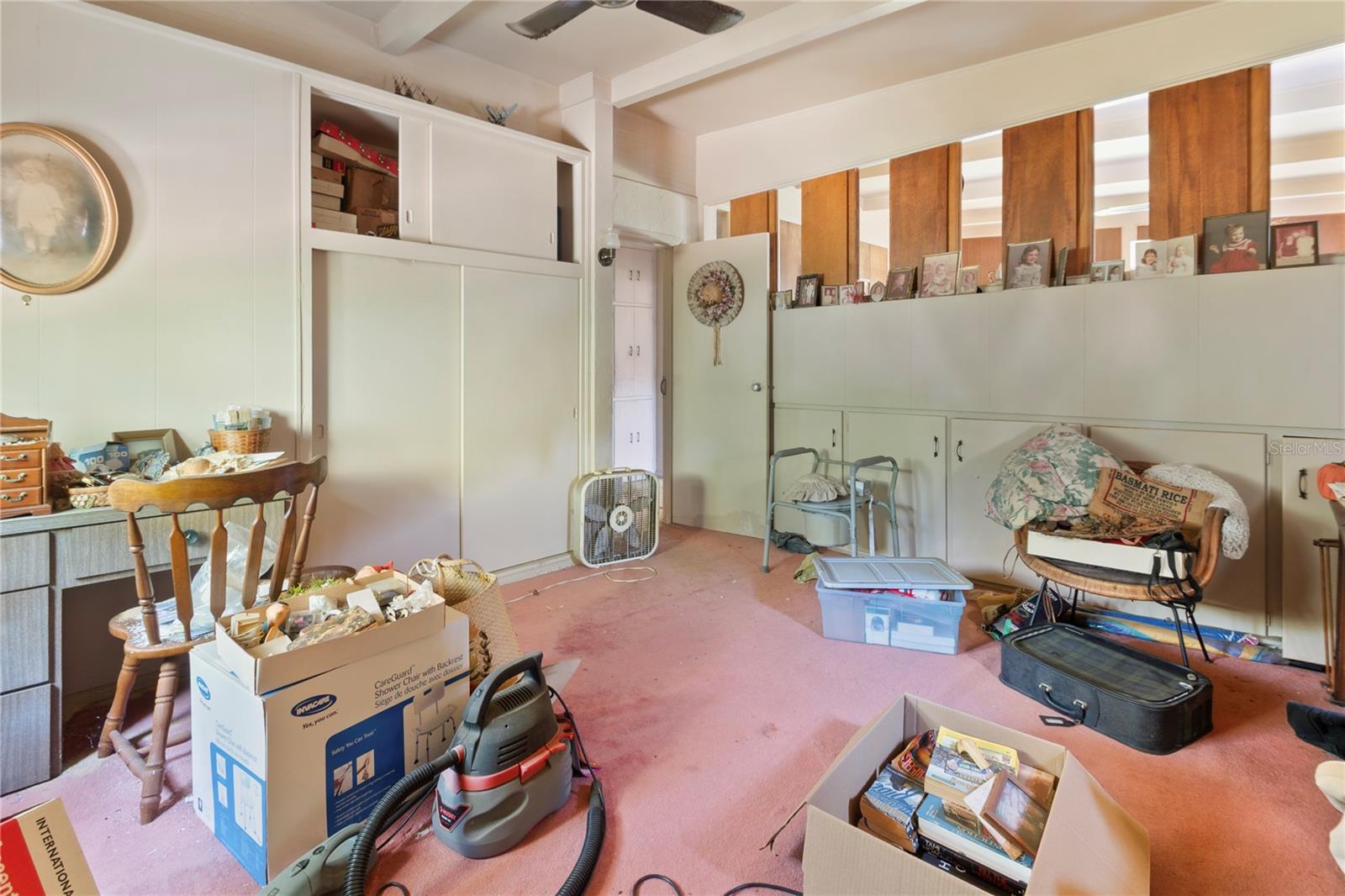 Listing photo id 5 for 6427 15th Street N