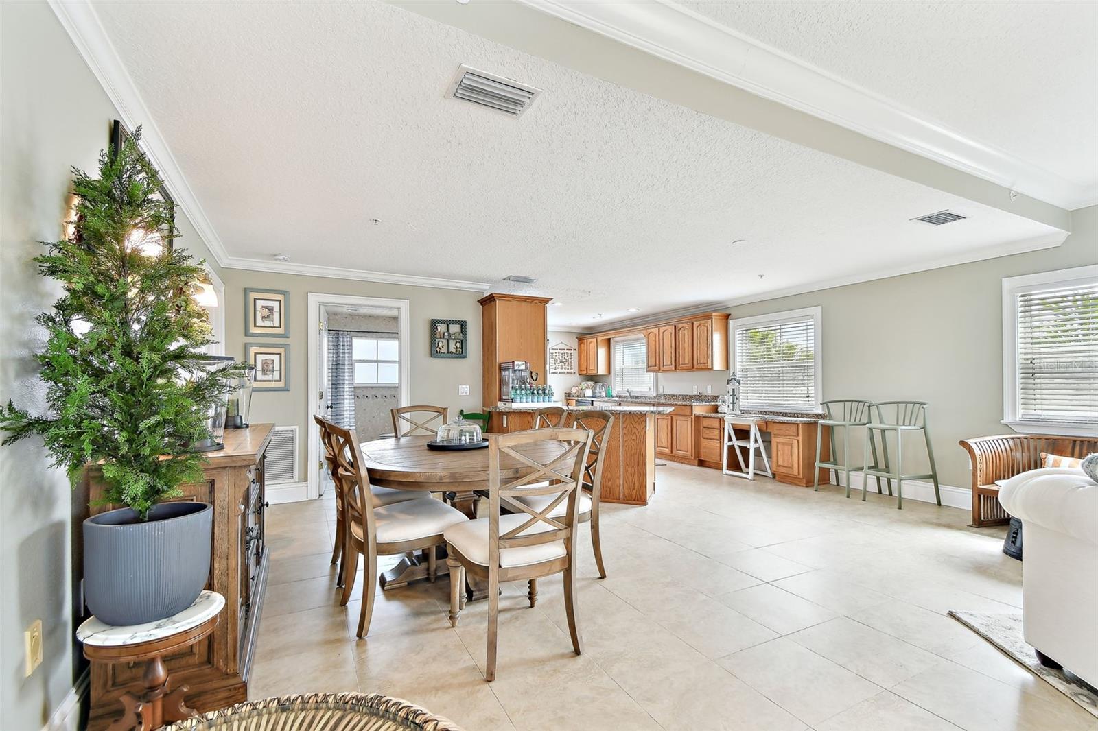 Image 12 of 98 For 16033 Gulf Boulevard