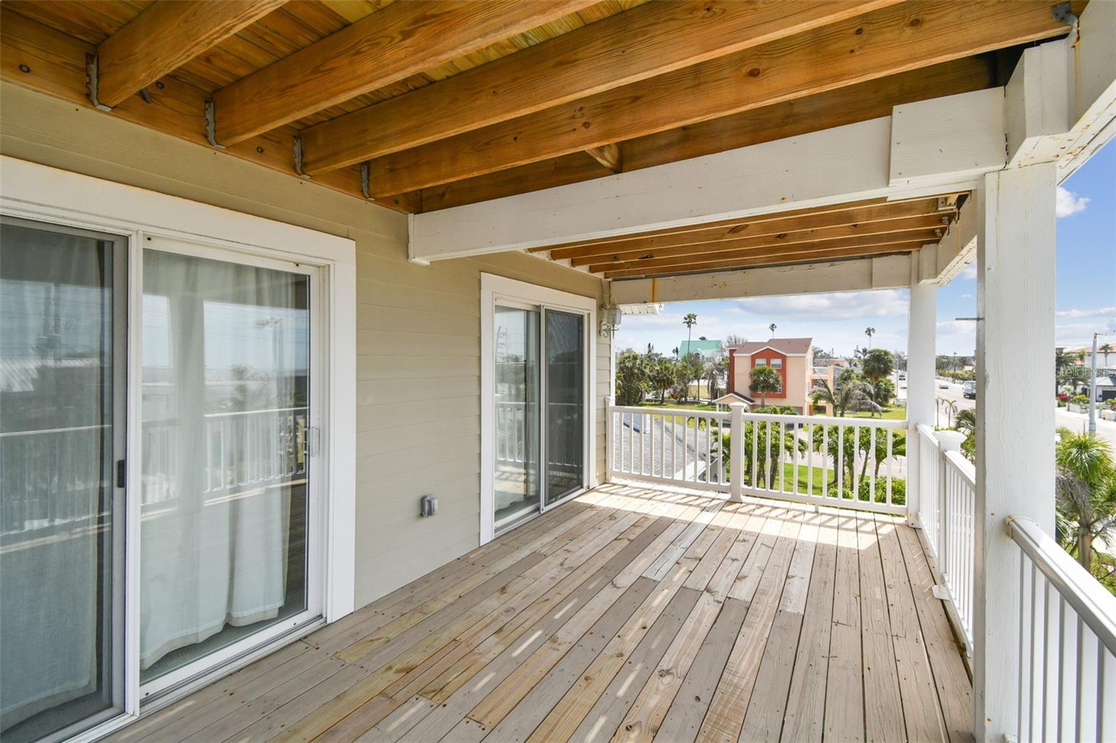 Image 58 of 98 For 16033 Gulf Boulevard