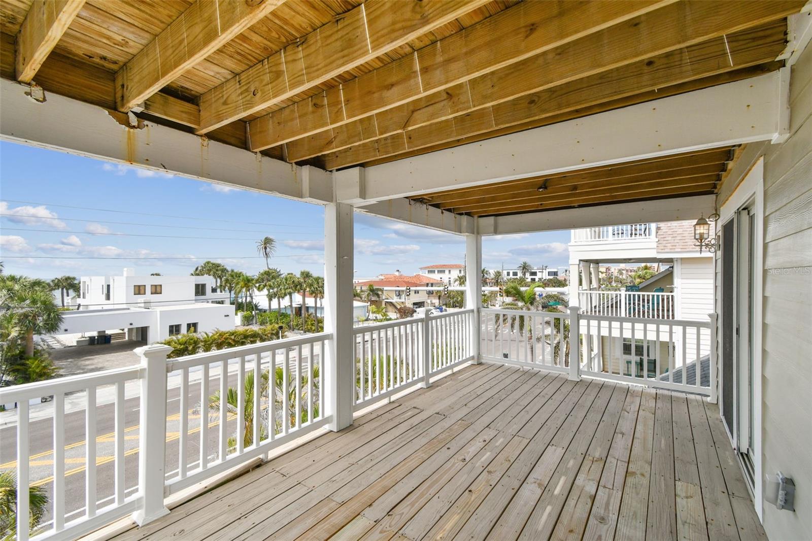 Image 59 of 98 For 16033 Gulf Boulevard