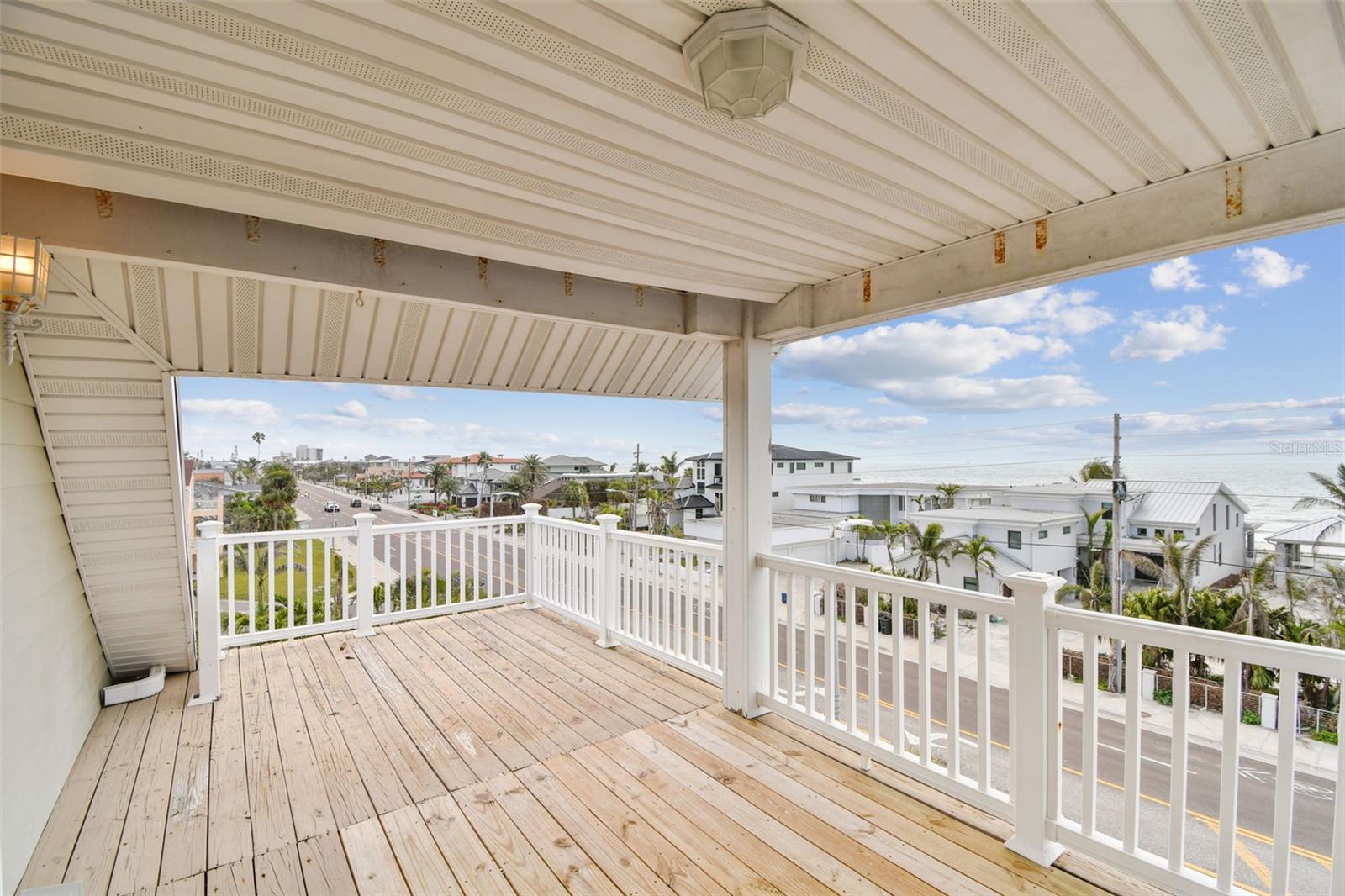 Image 69 of 98 For 16033 Gulf Boulevard