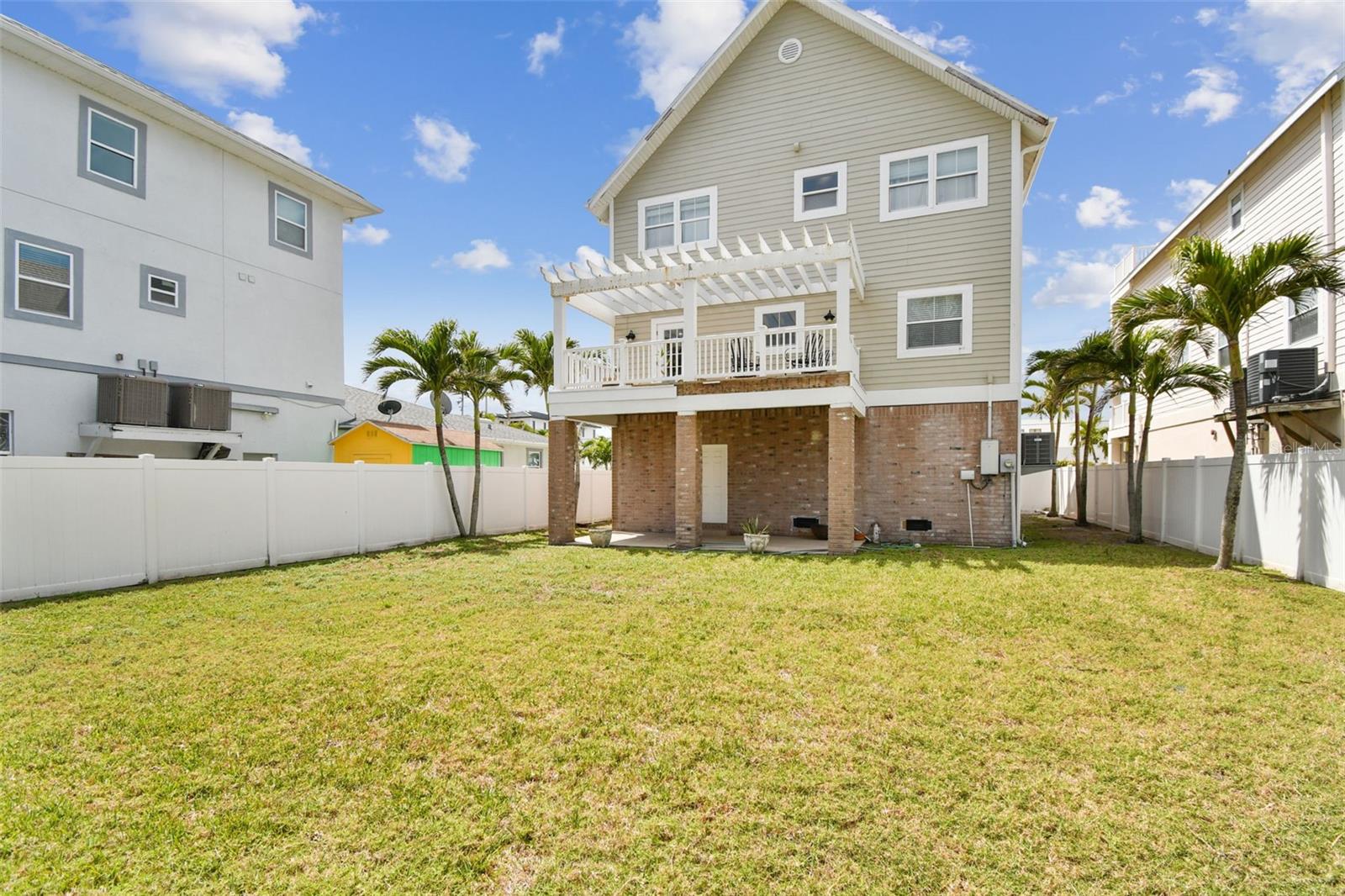 Image 84 of 98 For 16033 Gulf Boulevard