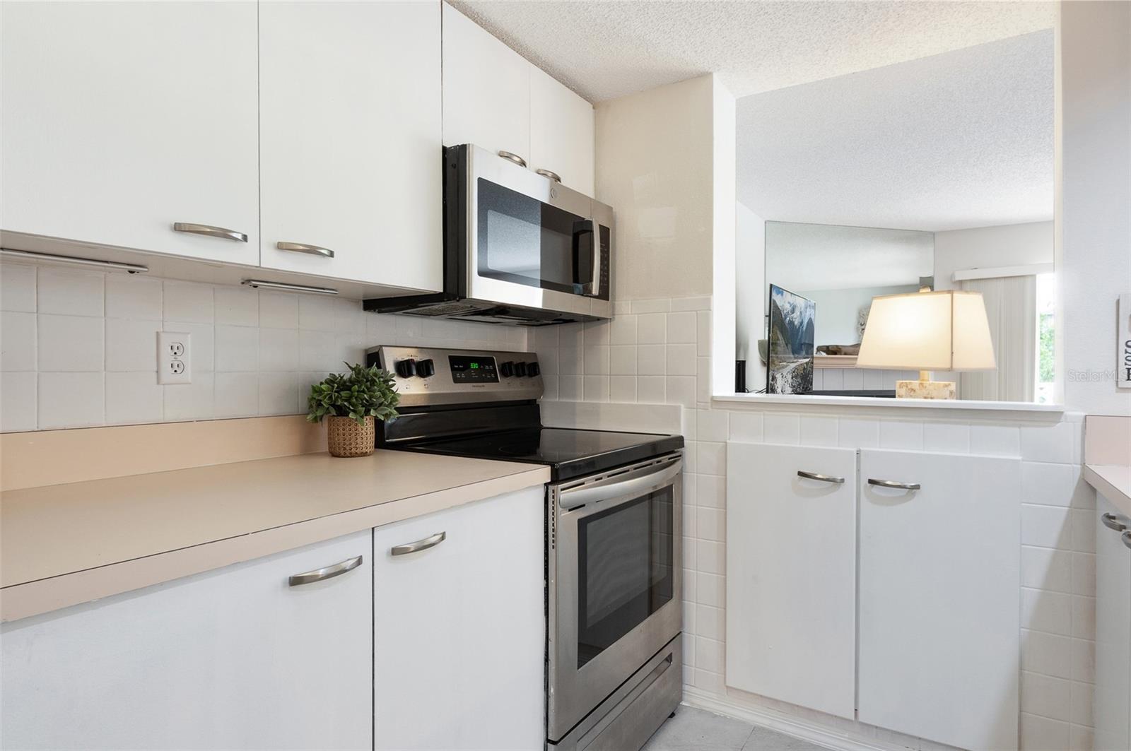 Listing photo id 12 for 623 Garland Circle