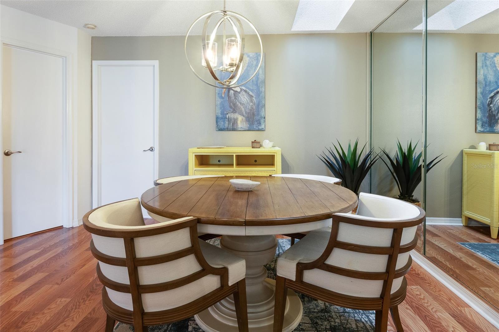 Listing photo id 13 for 623 Garland Circle