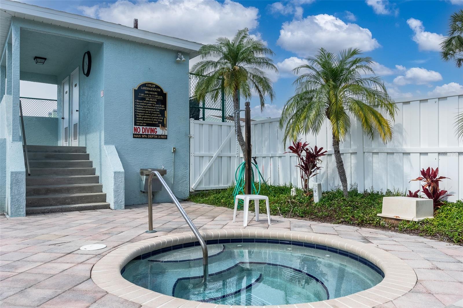 Listing photo id 2 for 623 Garland Circle