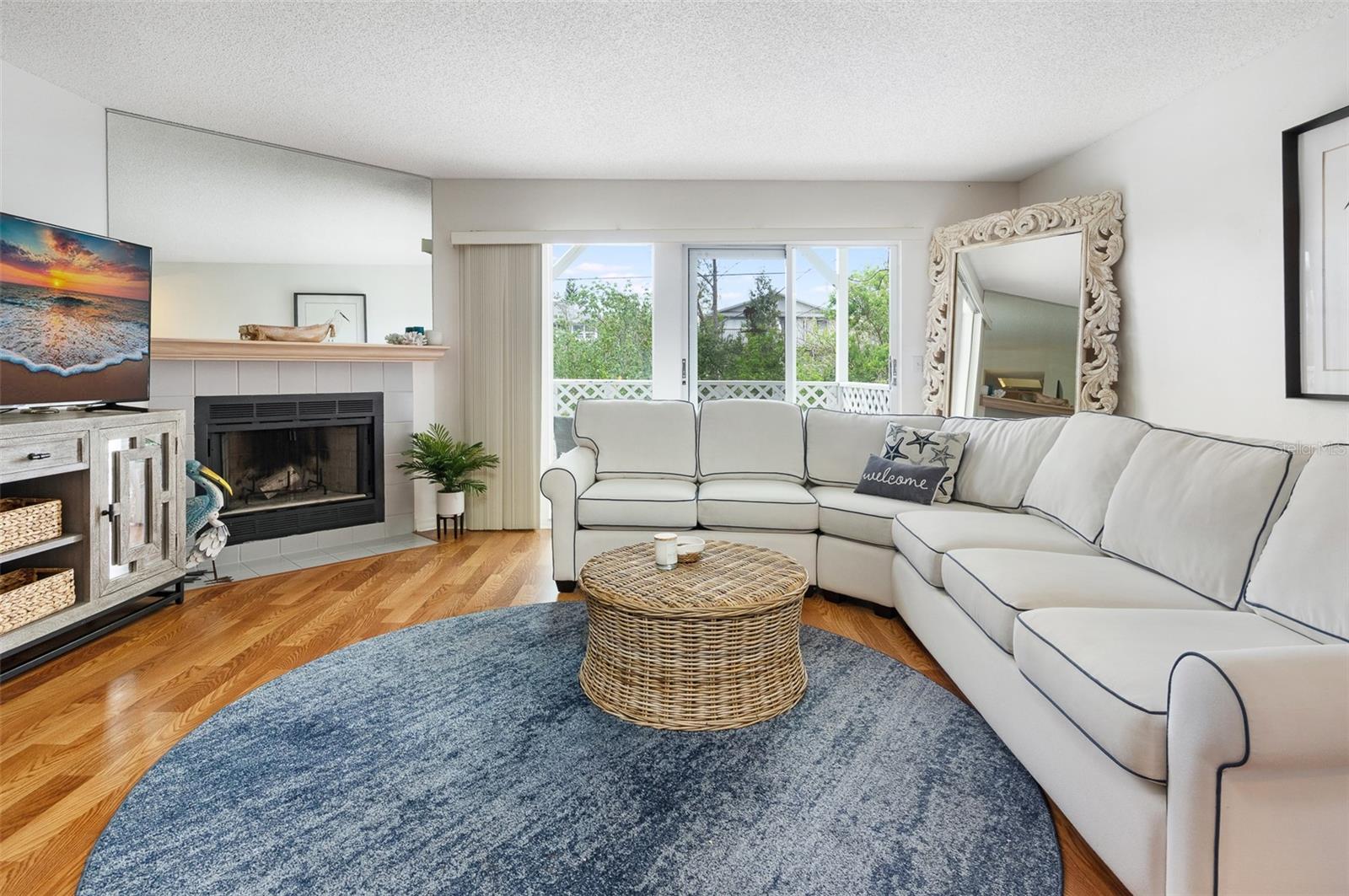 Listing photo id 5 for 623 Garland Circle