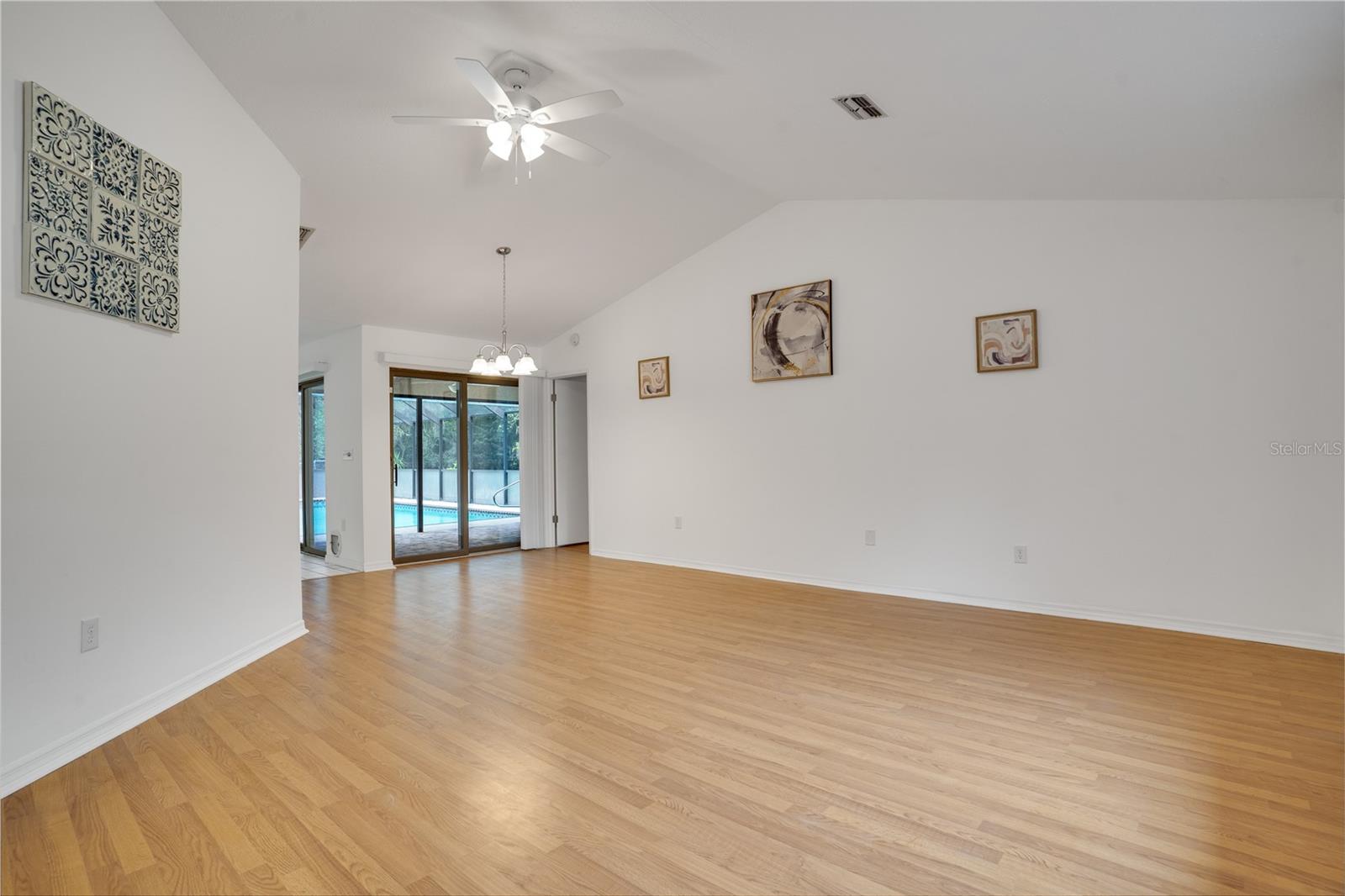 Listing photo id 10 for 18546 Kelly Road