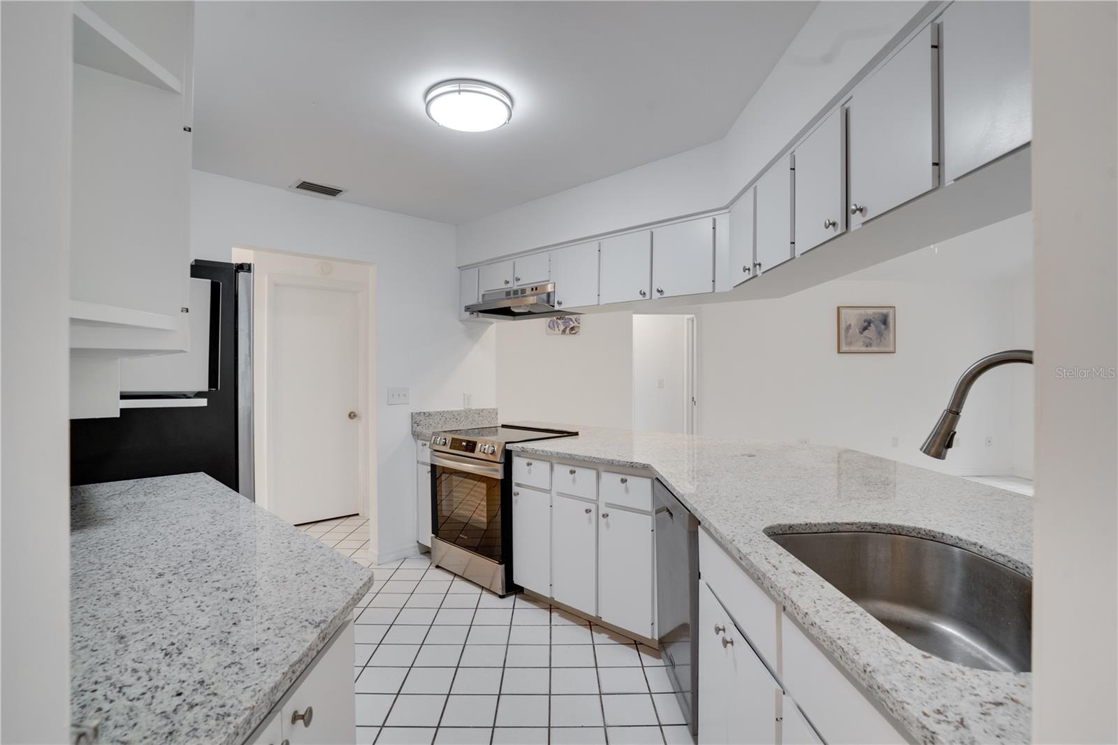 Listing photo id 11 for 18546 Kelly Road