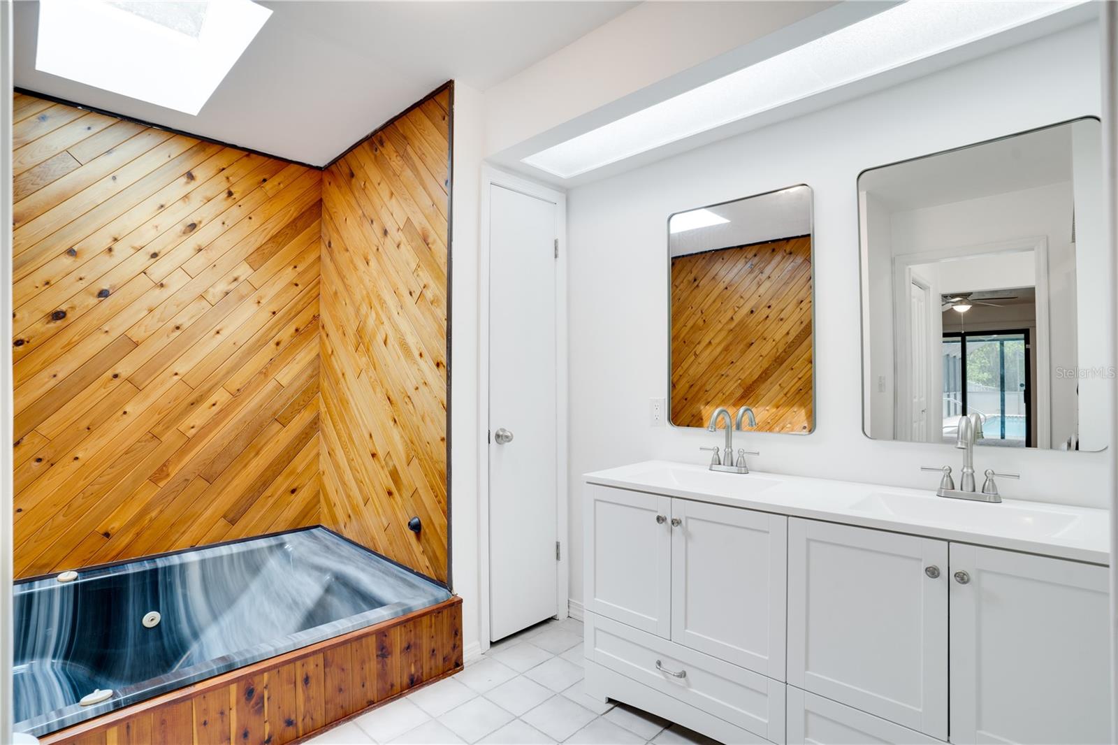 Listing photo id 16 for 18546 Kelly Road
