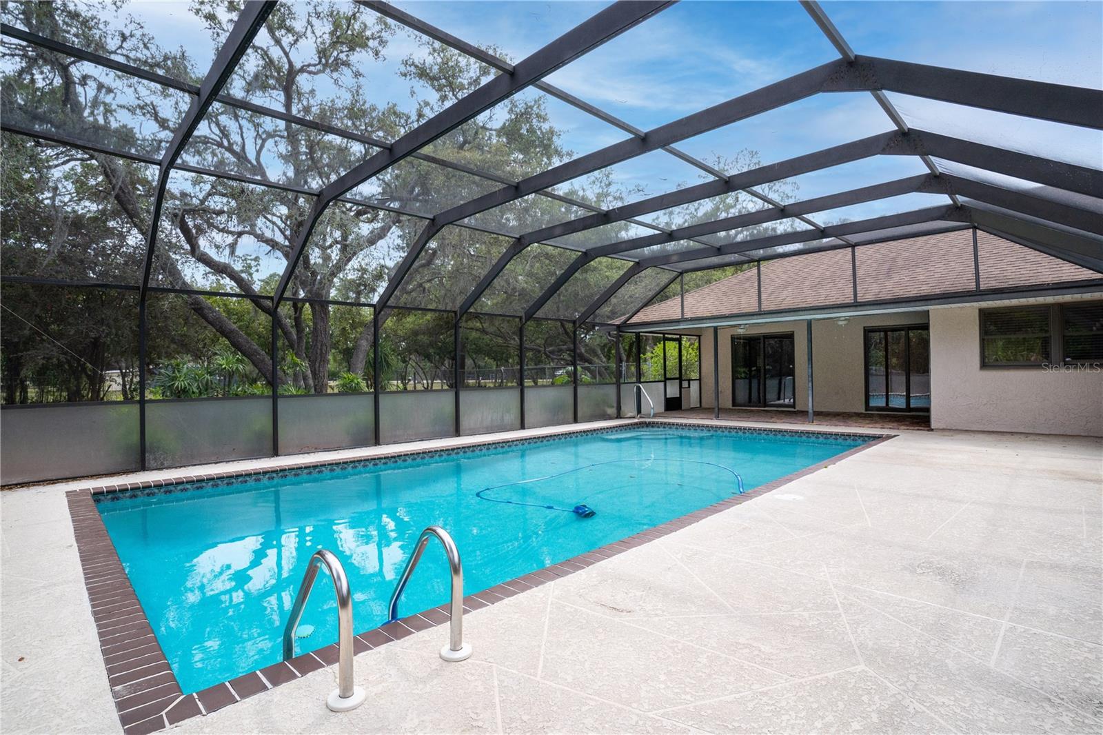 Listing photo id 1 for 18546 Kelly Road