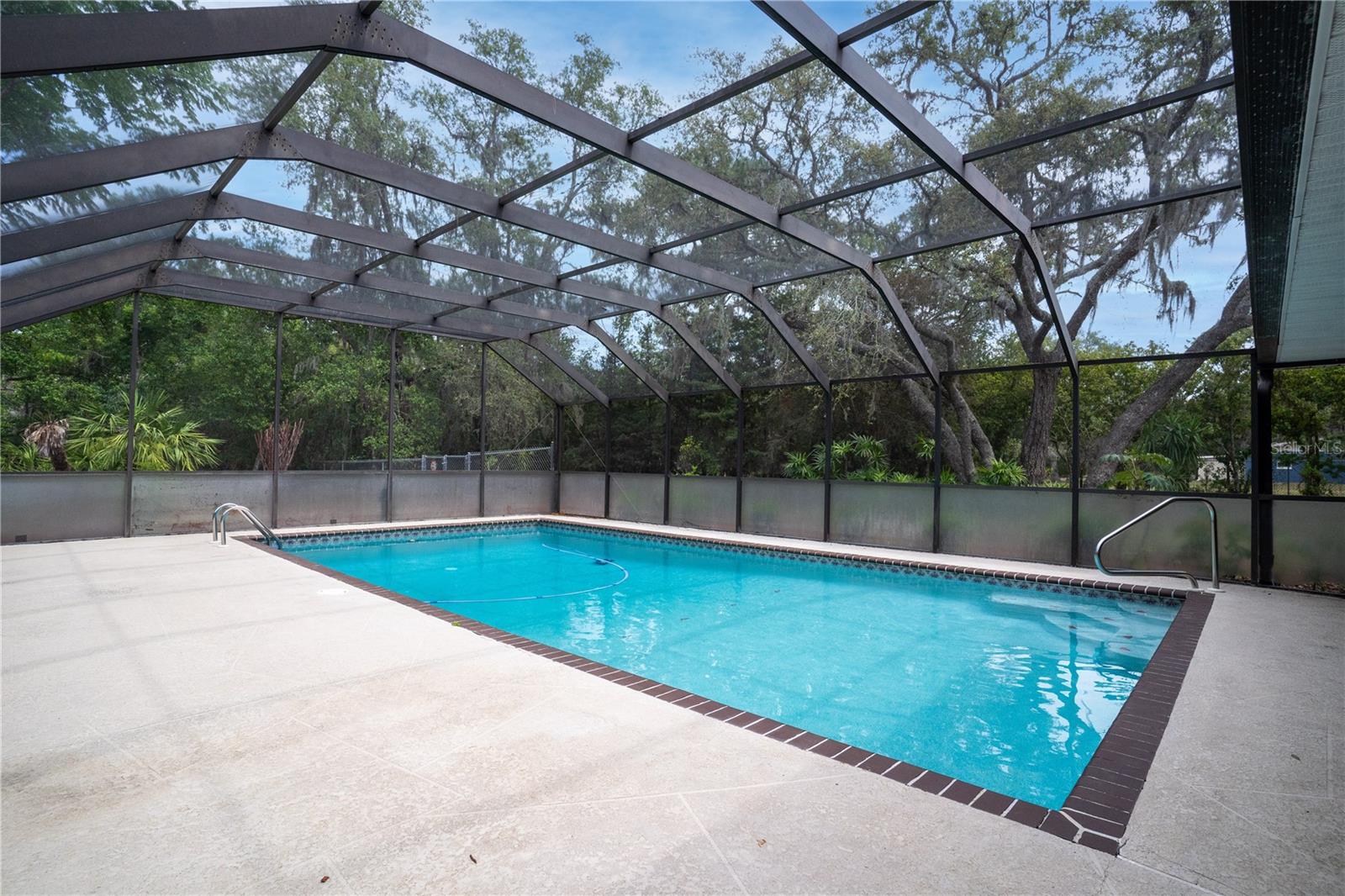 Listing photo id 29 for 18546 Kelly Road