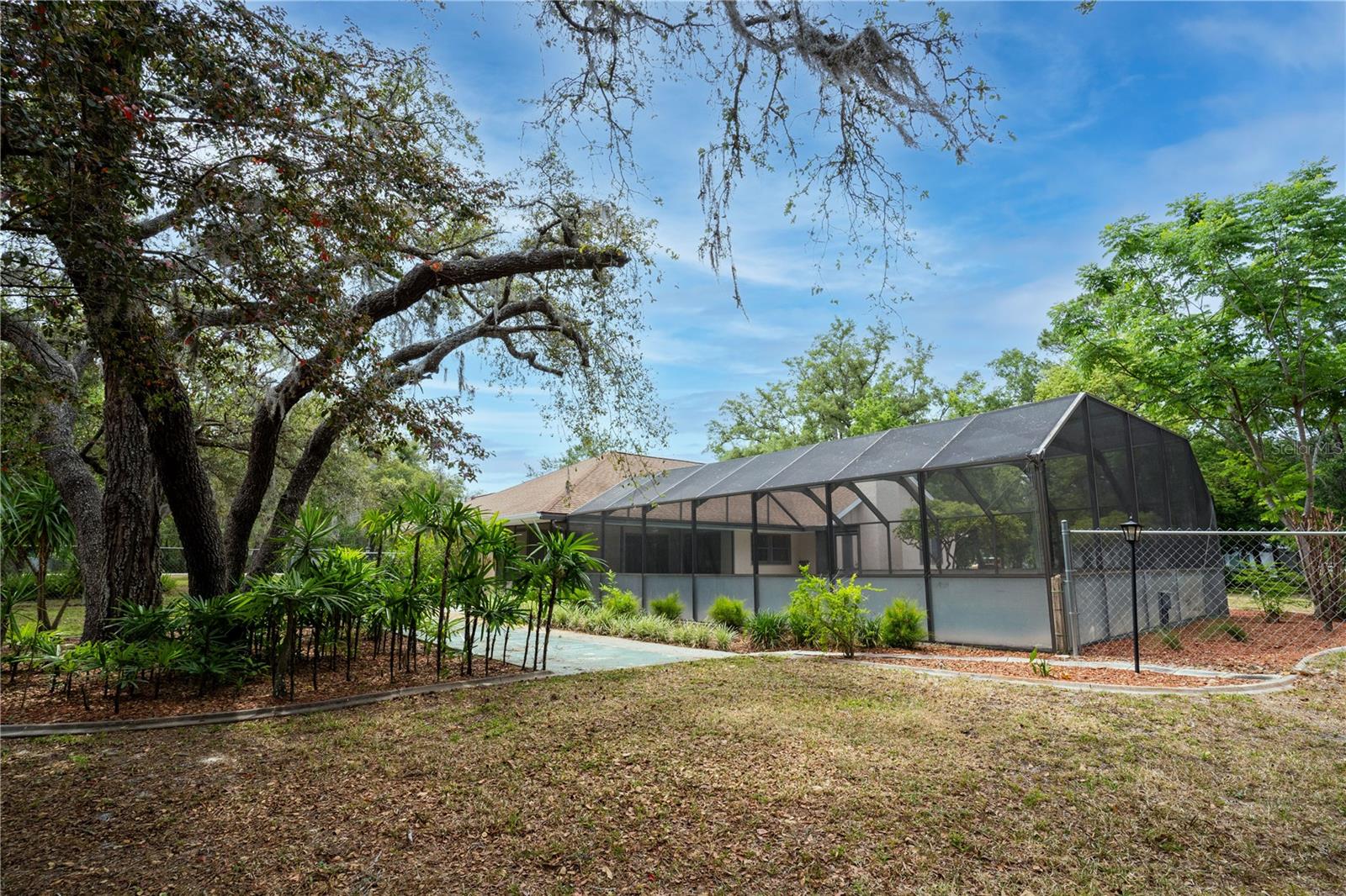 Listing photo id 35 for 18546 Kelly Road