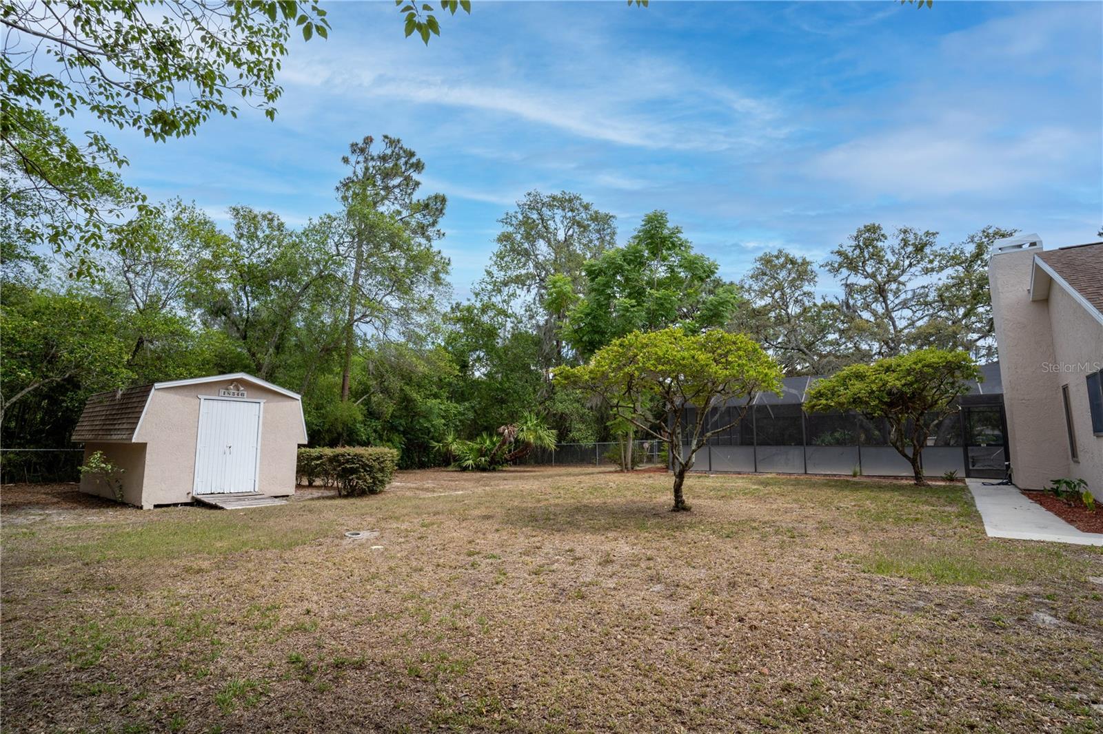 Listing photo id 36 for 18546 Kelly Road