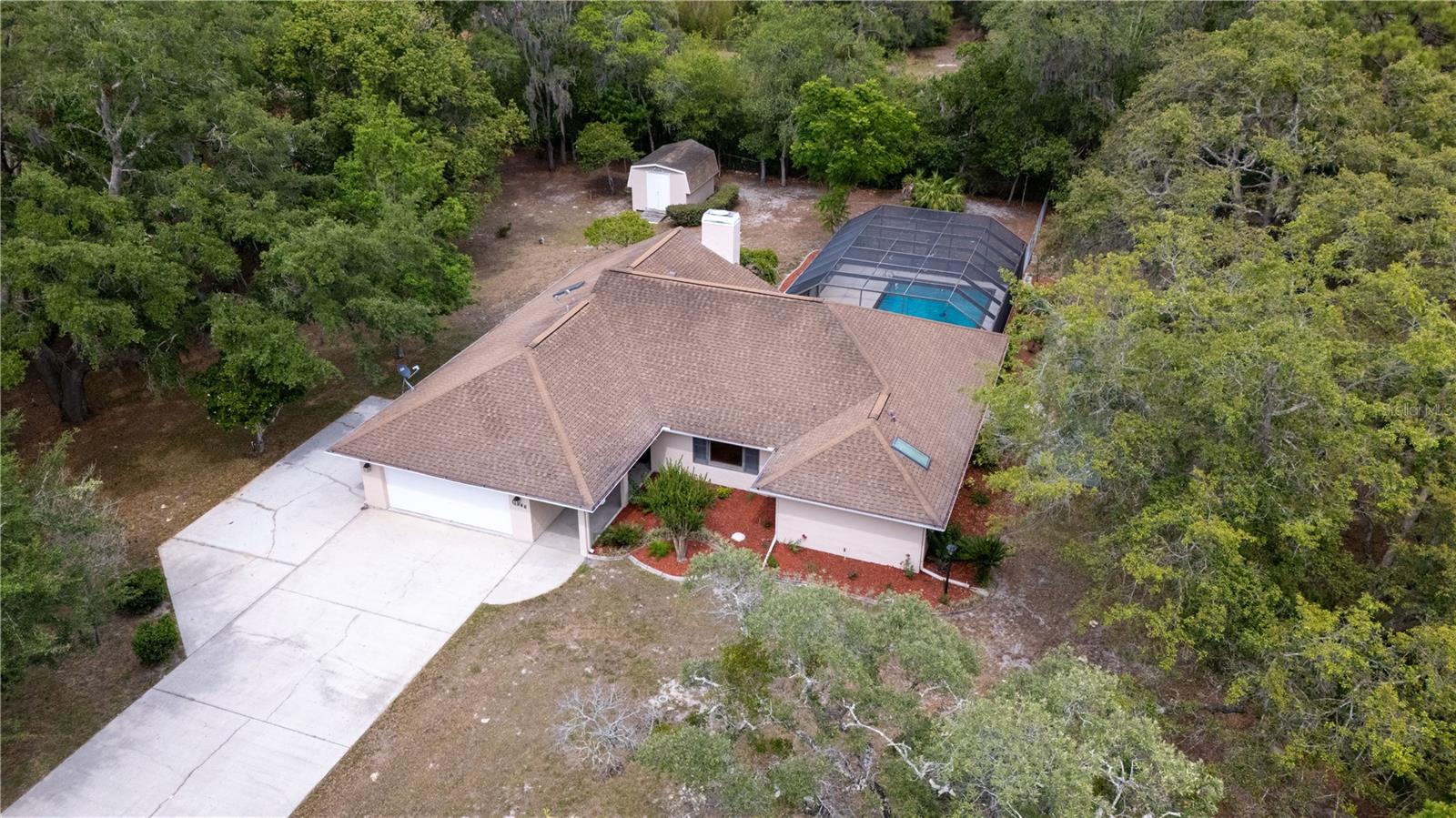 Listing photo id 37 for 18546 Kelly Road