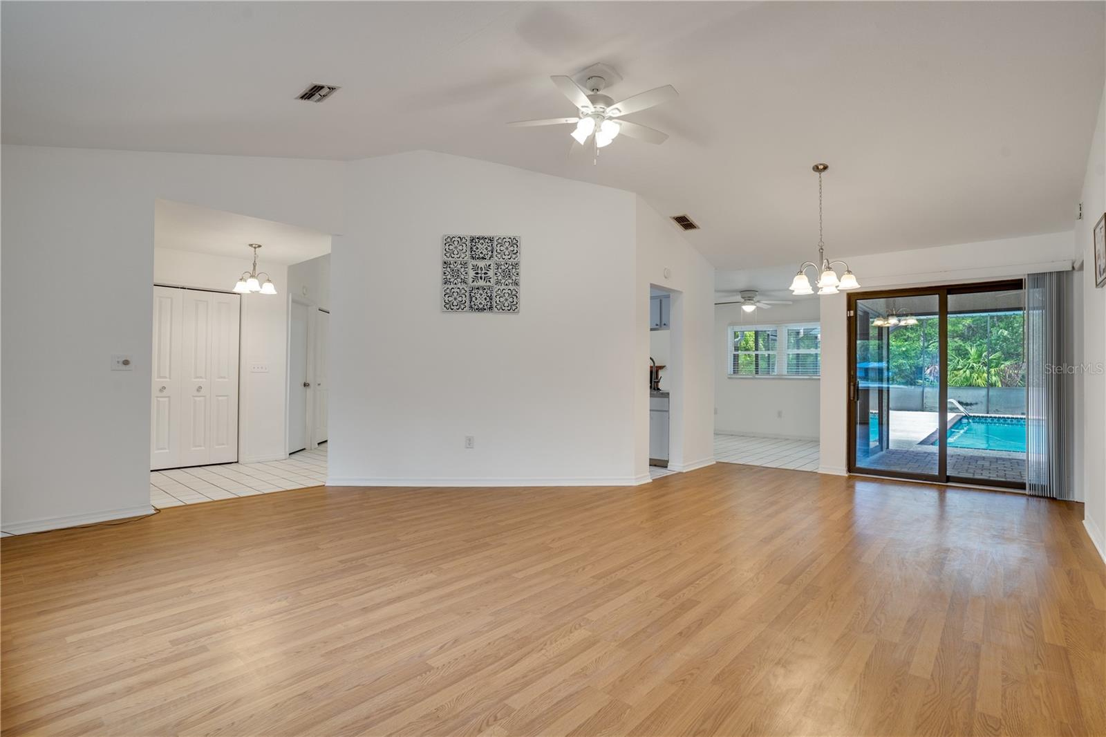 Listing photo id 2 for 18546 Kelly Road