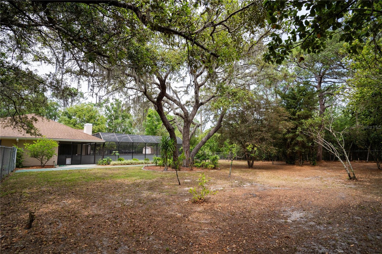 Listing photo id 40 for 18546 Kelly Road