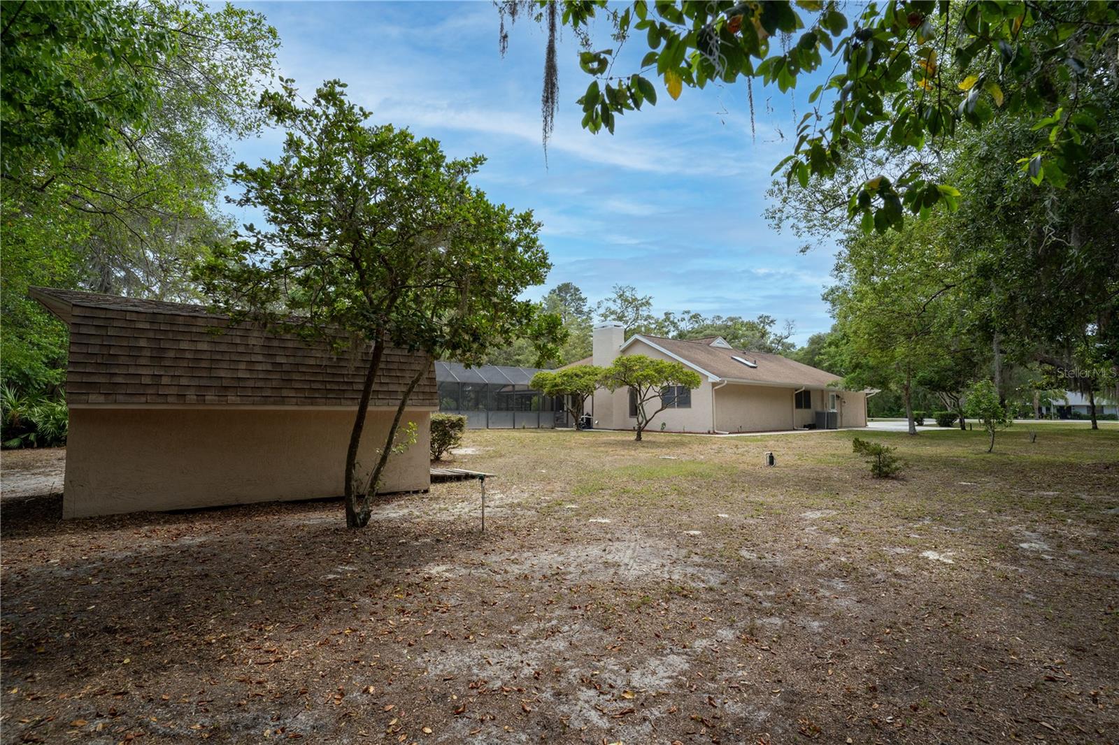 Listing photo id 41 for 18546 Kelly Road