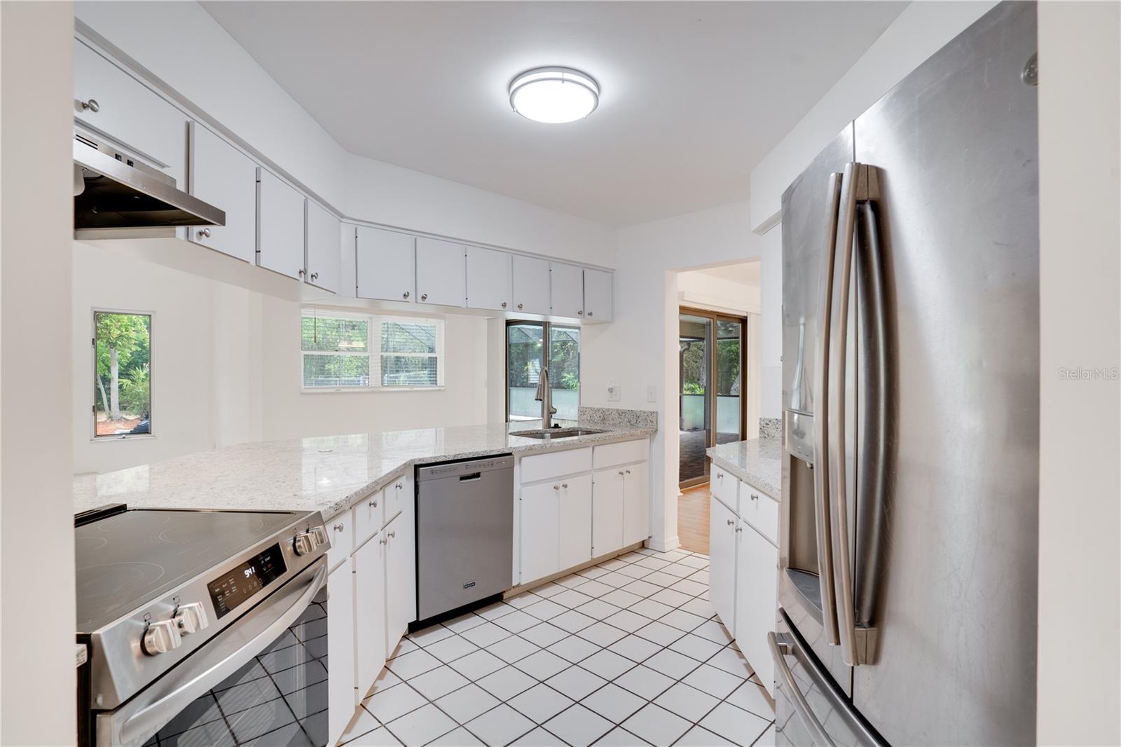 Listing photo id 3 for 18546 Kelly Road