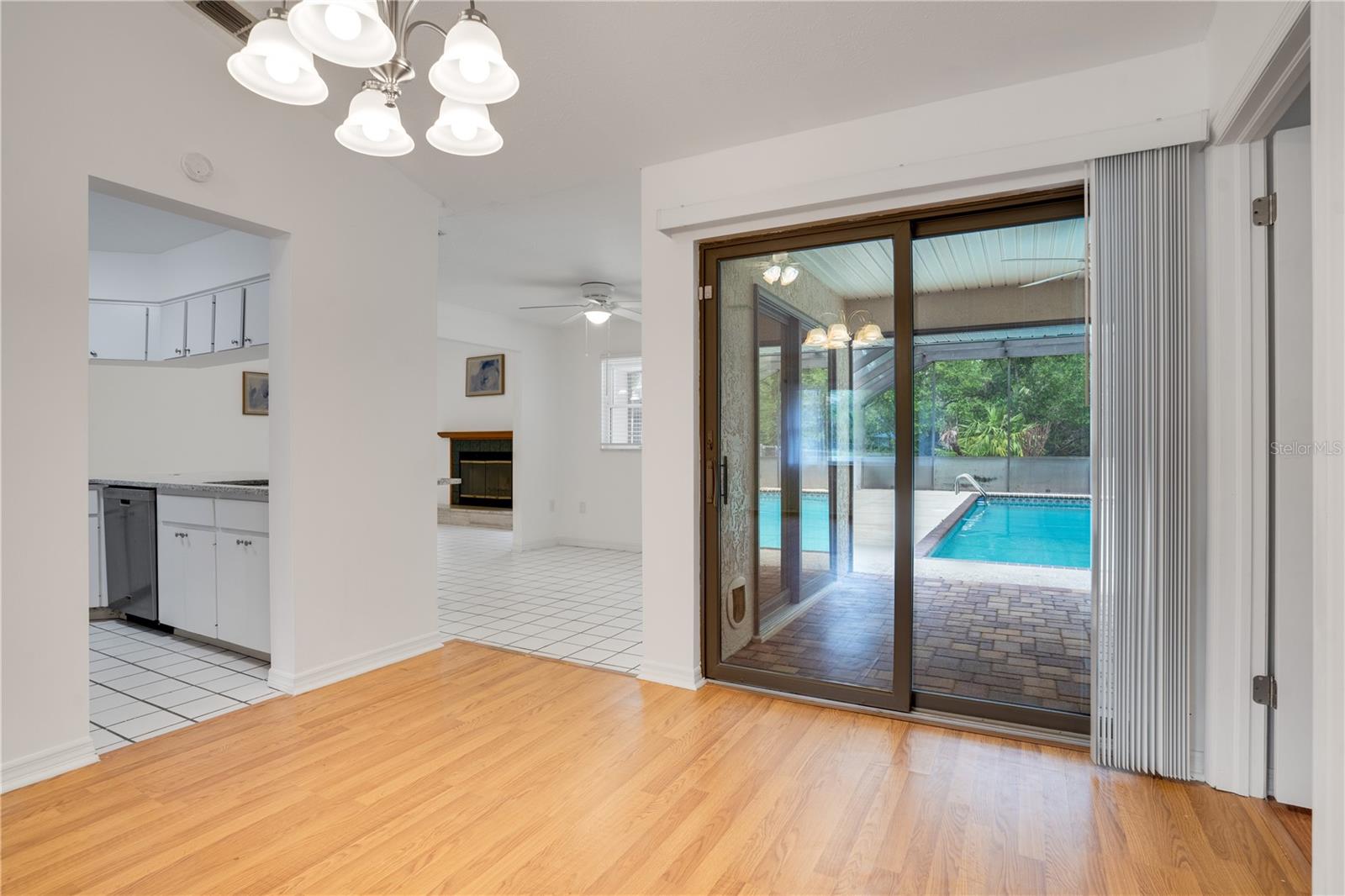 Listing photo id 4 for 18546 Kelly Road