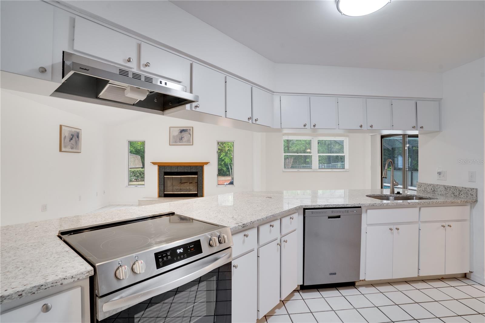 Listing photo id 5 for 18546 Kelly Road