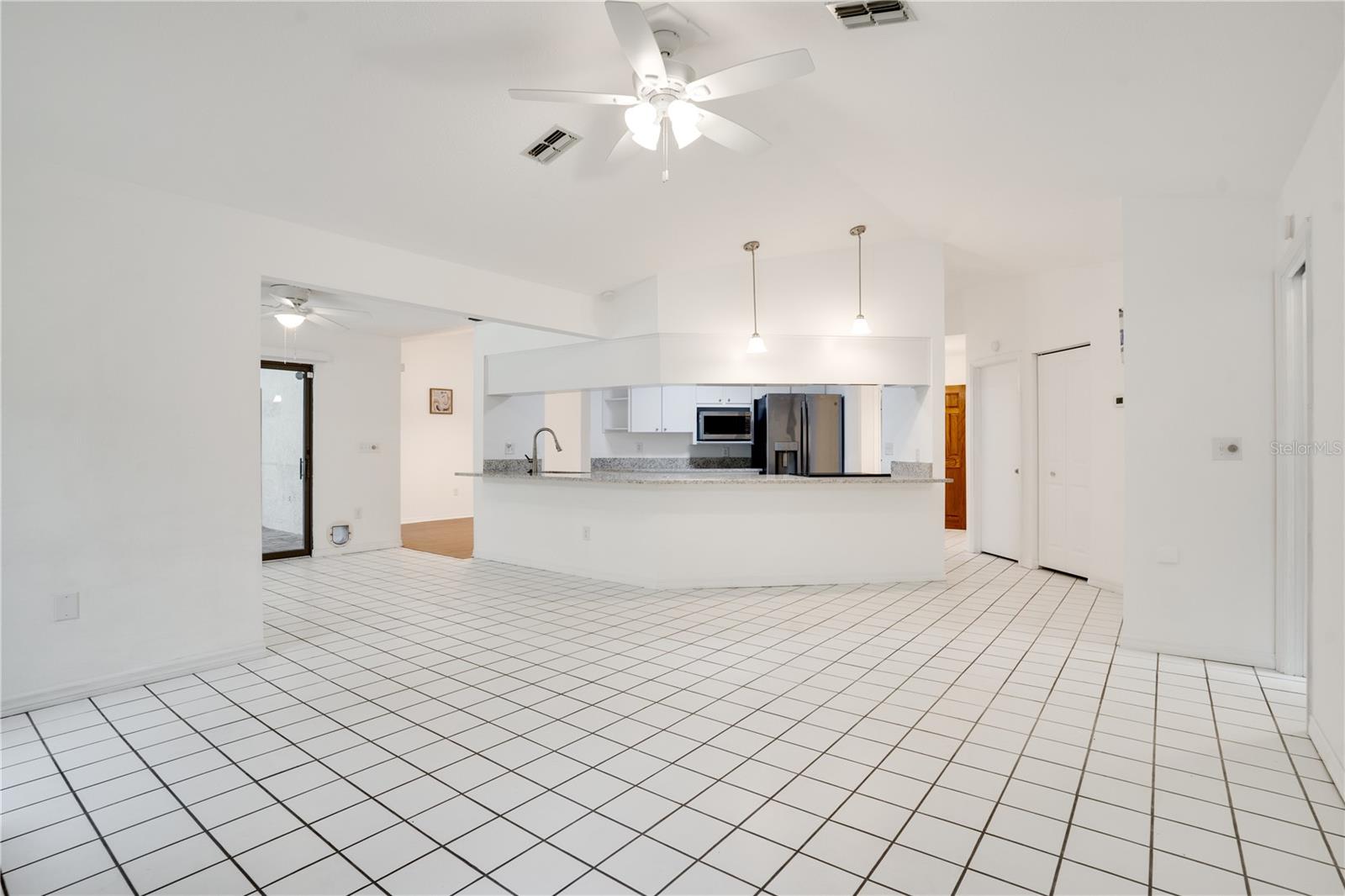 Listing photo id 6 for 18546 Kelly Road