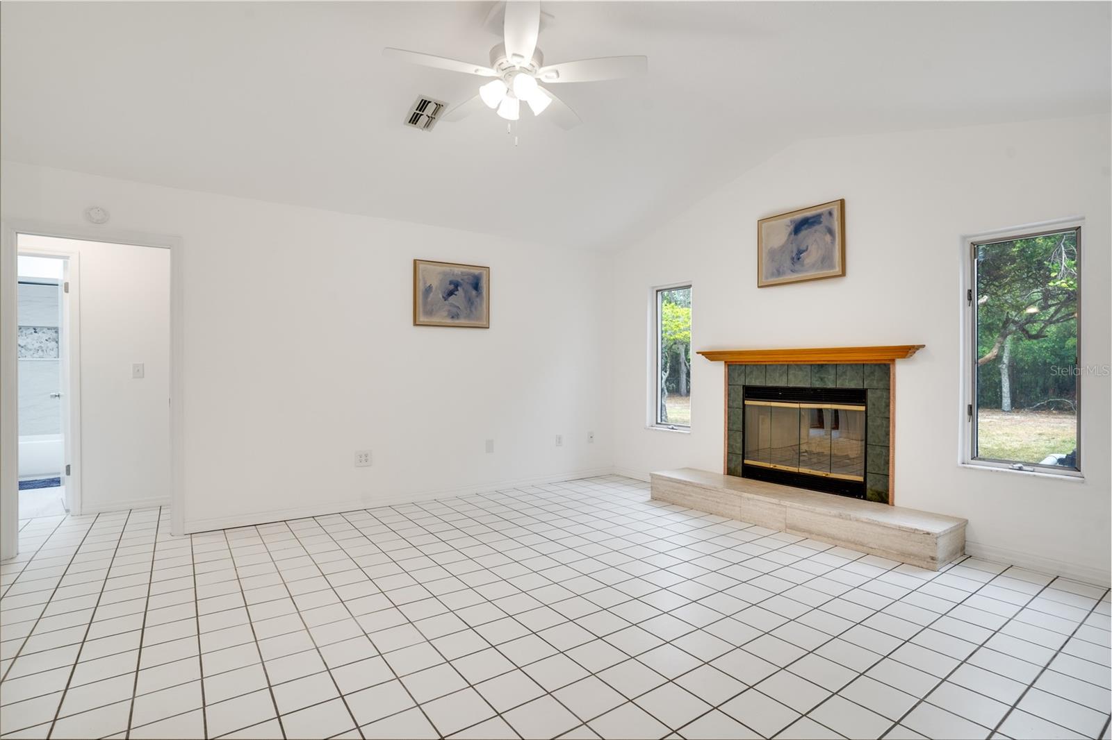 Listing photo id 7 for 18546 Kelly Road