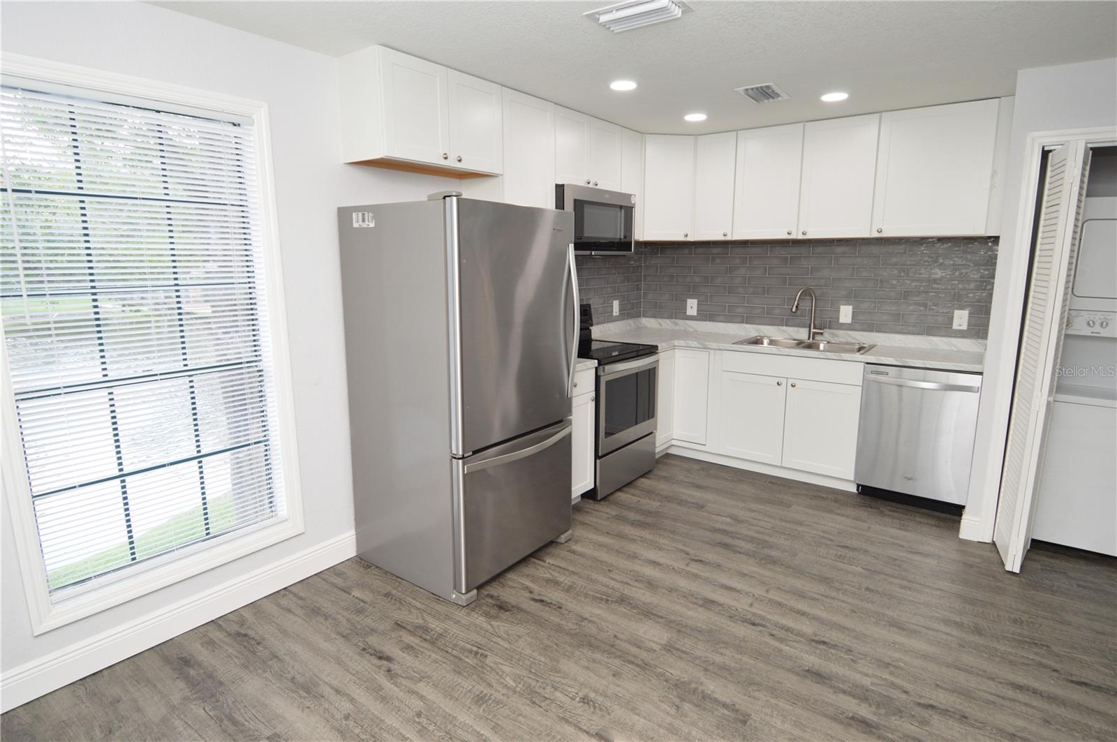 Image 7 of 100 For 8633 Fancy Finch Drive 201