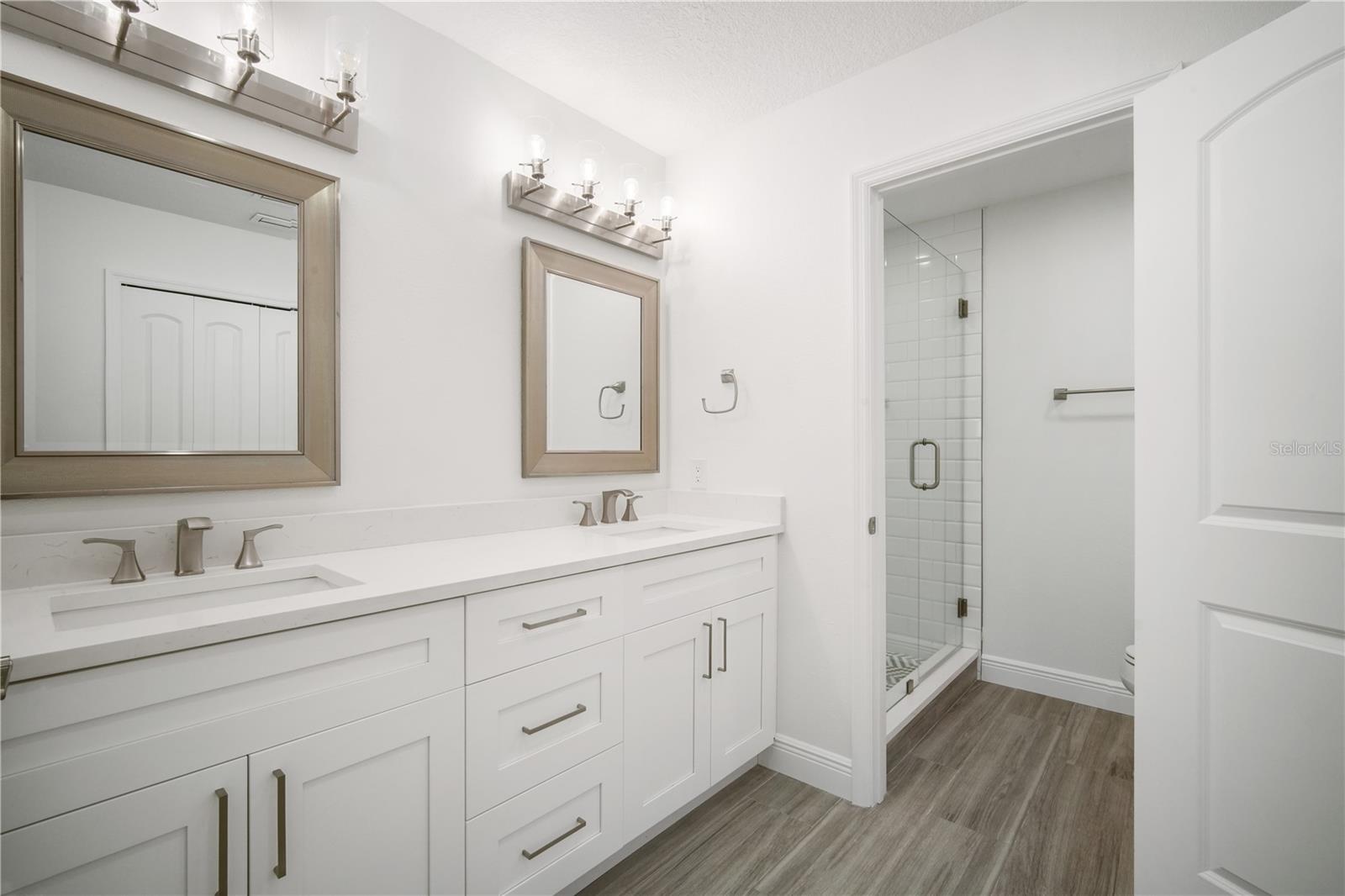 Listing photo id 11 for 3916 Doral Drive