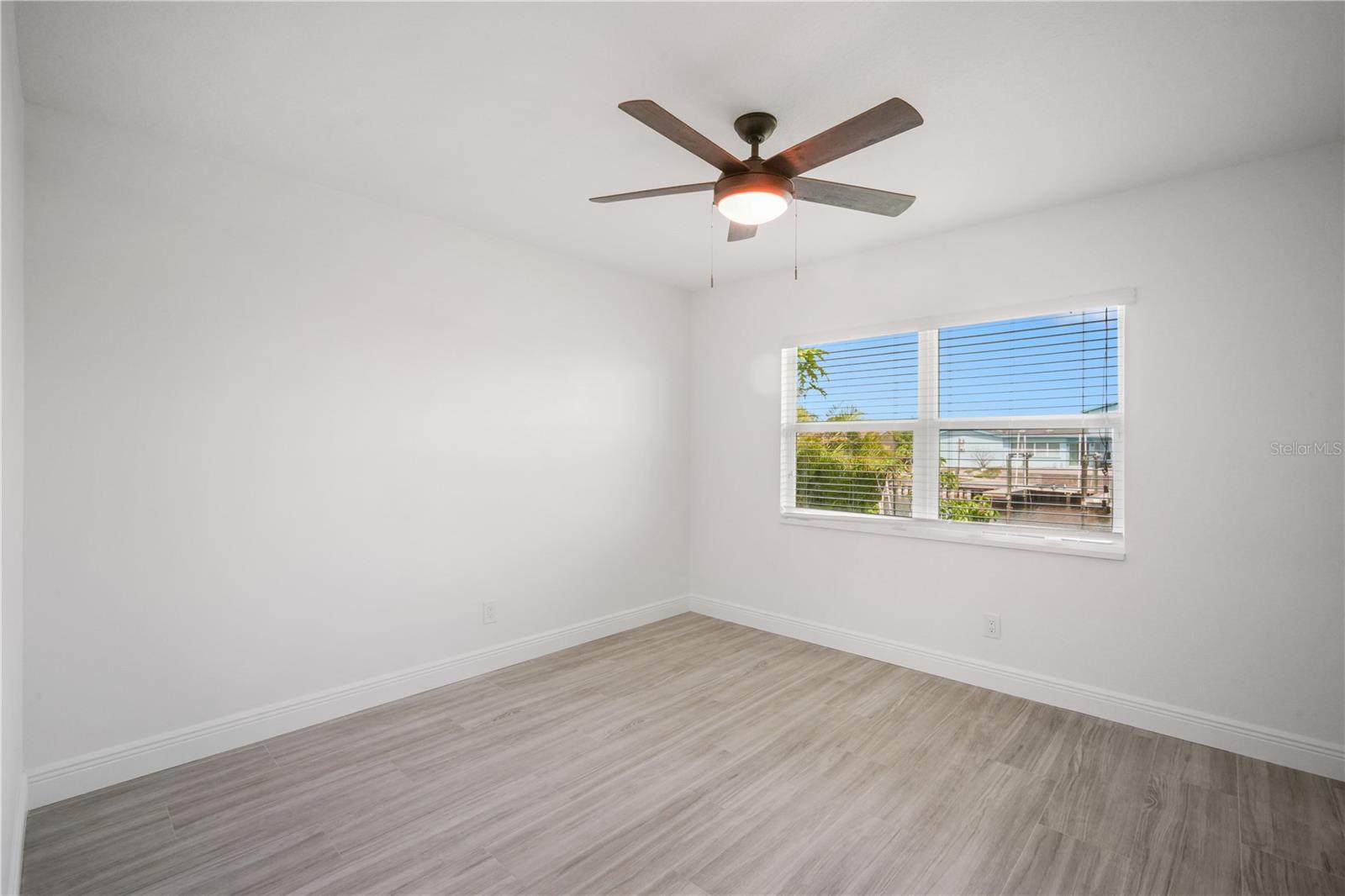 Listing photo id 12 for 3916 Doral Drive