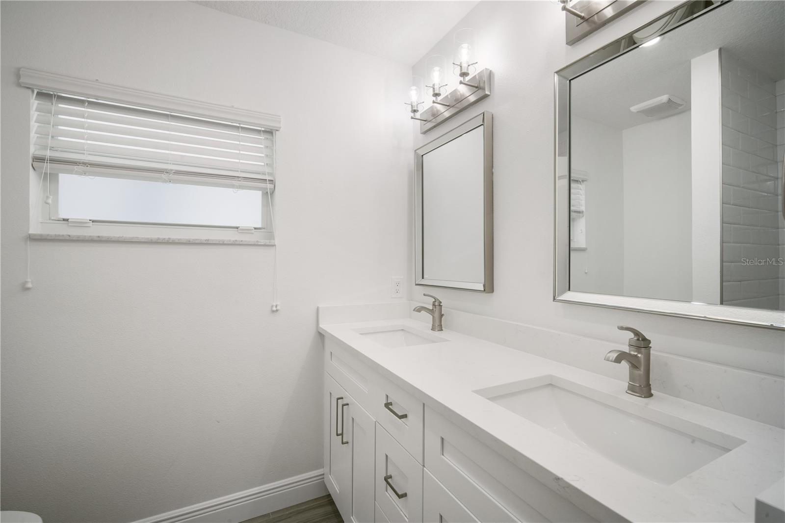 Listing photo id 14 for 3916 Doral Drive