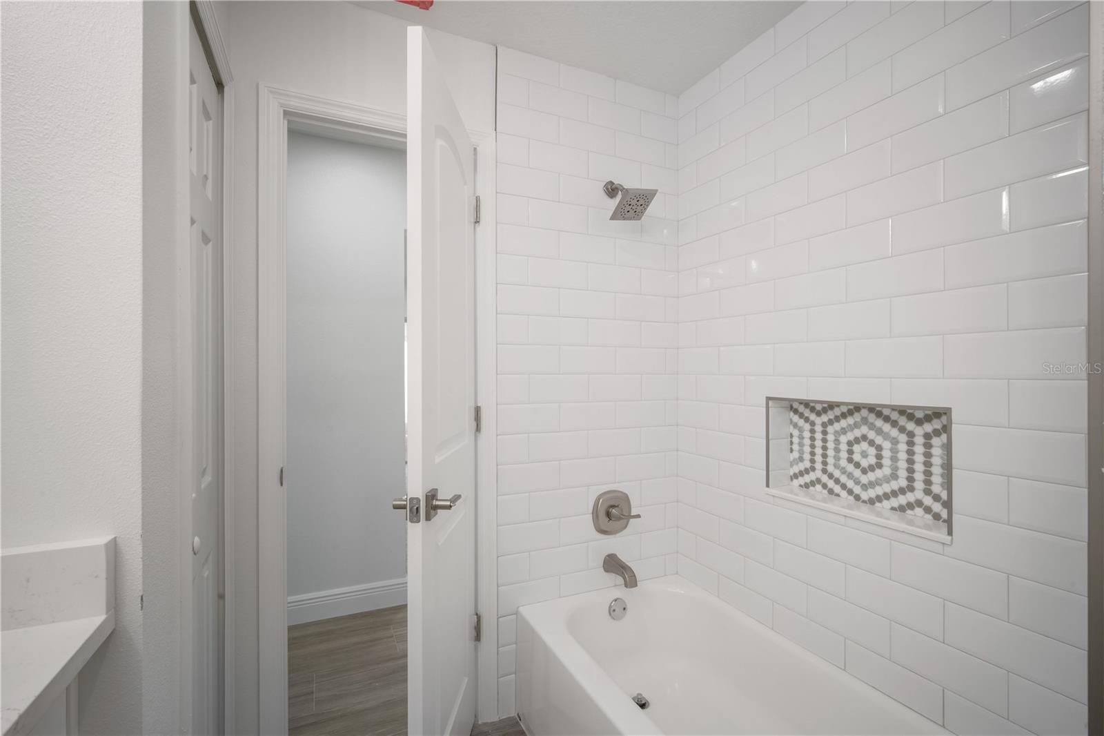 Listing photo id 15 for 3916 Doral Drive