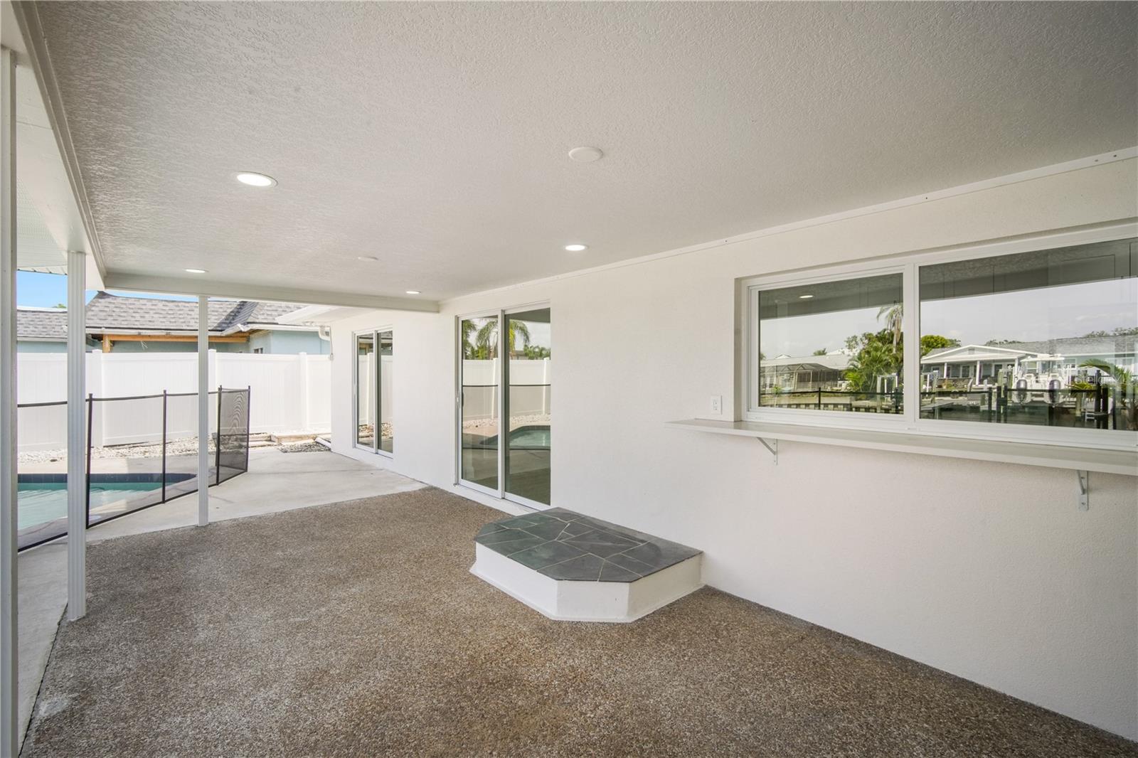 Listing photo id 17 for 3916 Doral Drive
