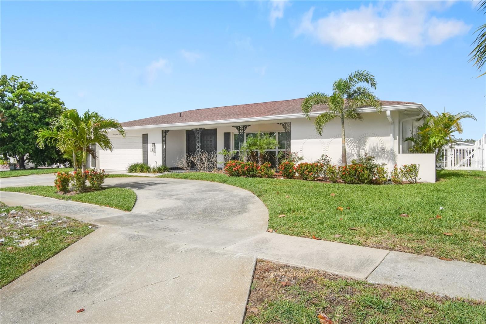 Listing photo id 0 for 3916 Doral Drive