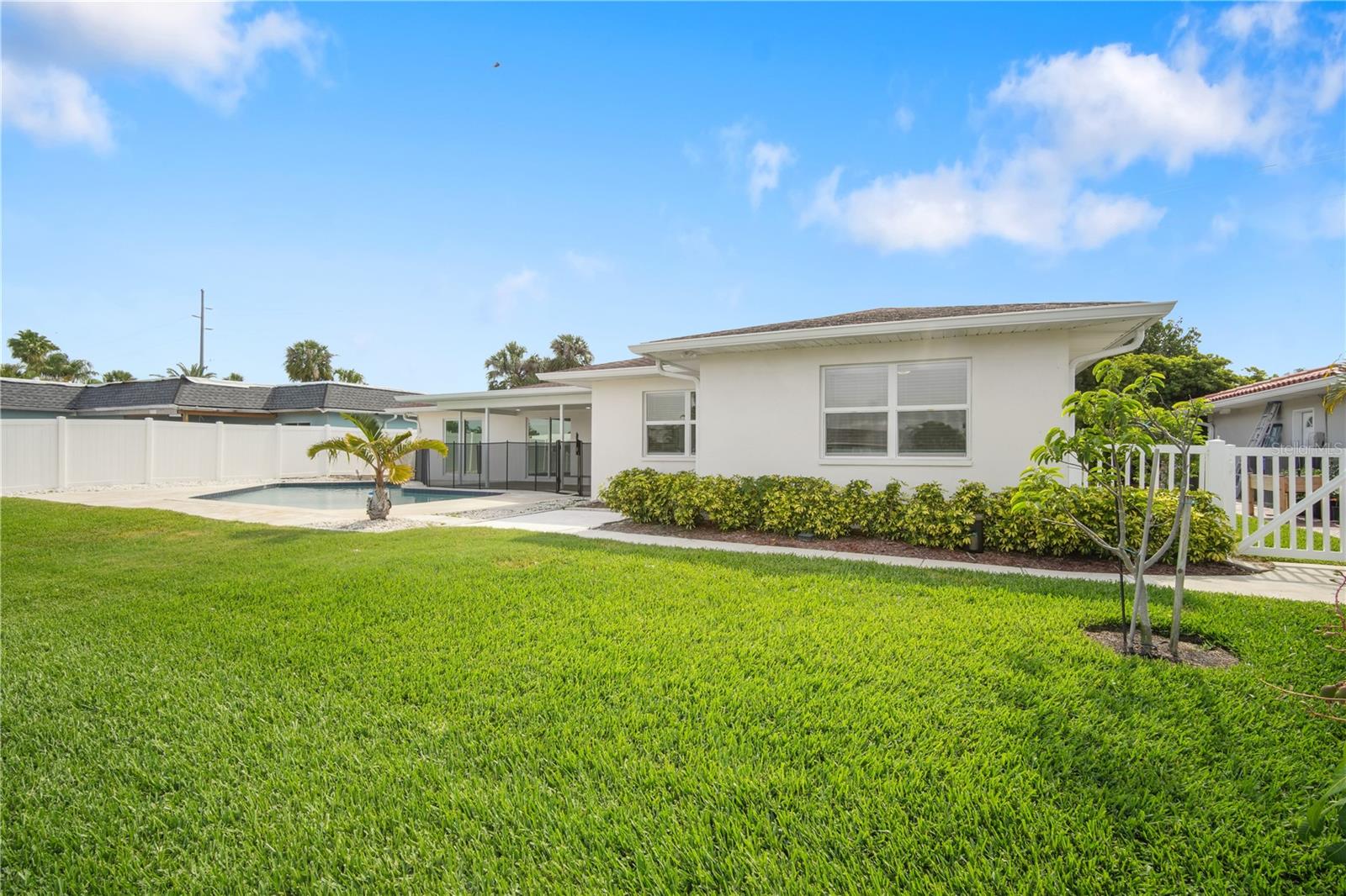 Listing photo id 18 for 3916 Doral Drive