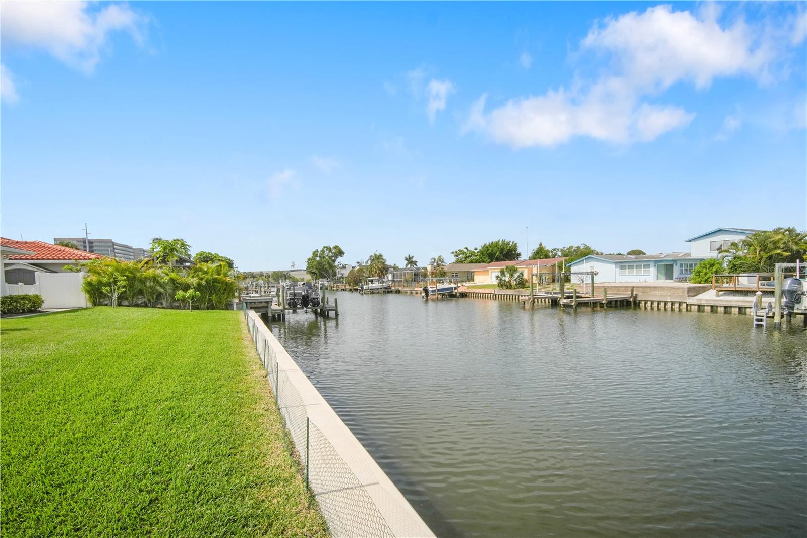 Listing photo id 20 for 3916 Doral Drive