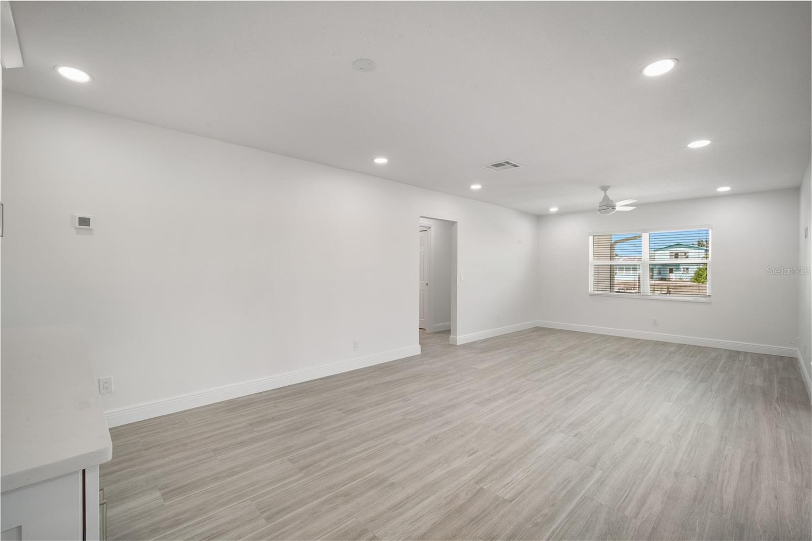Listing photo id 7 for 3916 Doral Drive