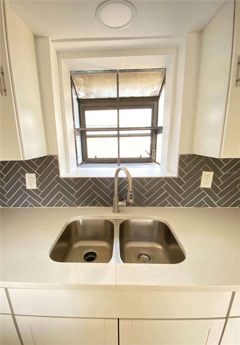 Image 11 of 44 For 2400 13th Avenue S