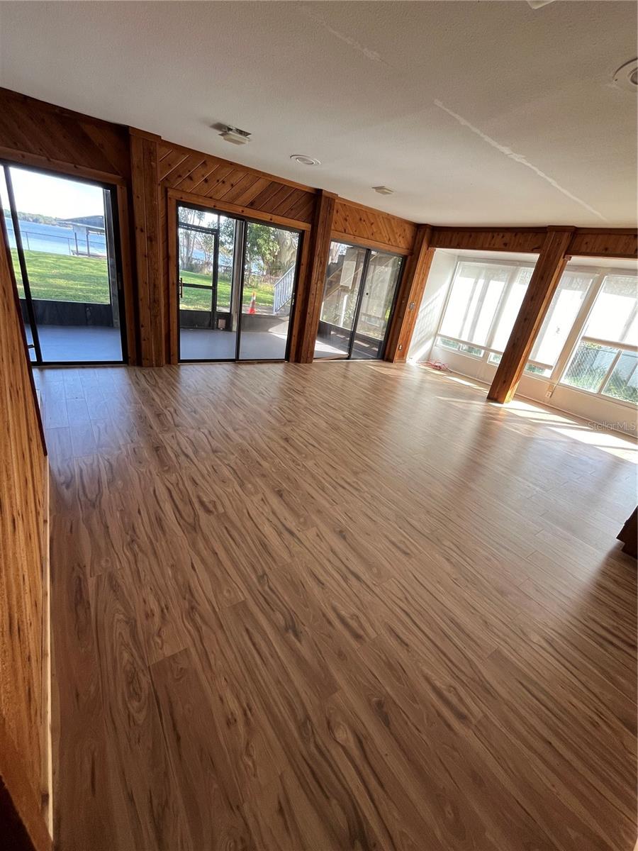 Image 9 of 11 For 141 Lake Shore Drive N