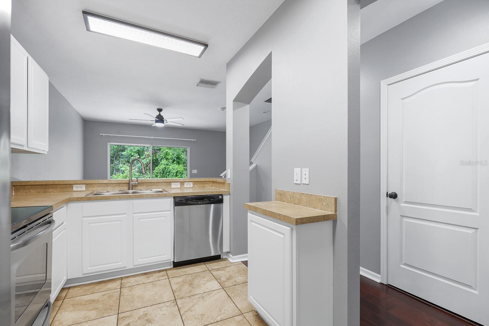 Image 11 of 43 For 15837 Fishhawk View Drive