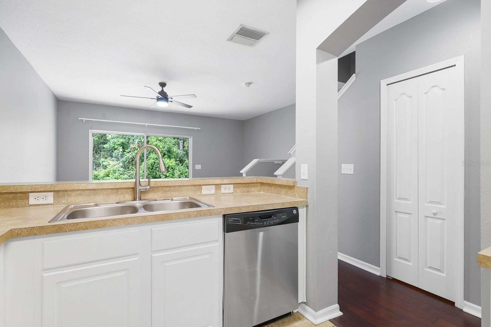 Image 12 of 43 For 15837 Fishhawk View Drive
