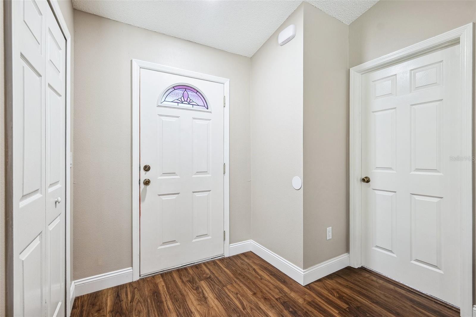 Listing photo id 17 for 13040 Hanley Drive