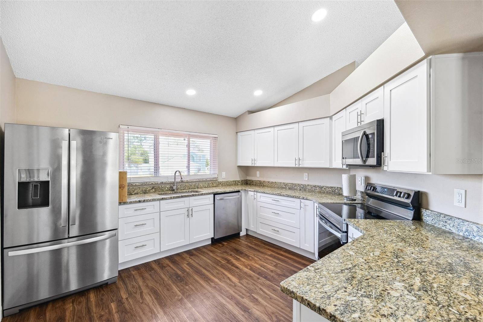 Listing photo id 18 for 13040 Hanley Drive