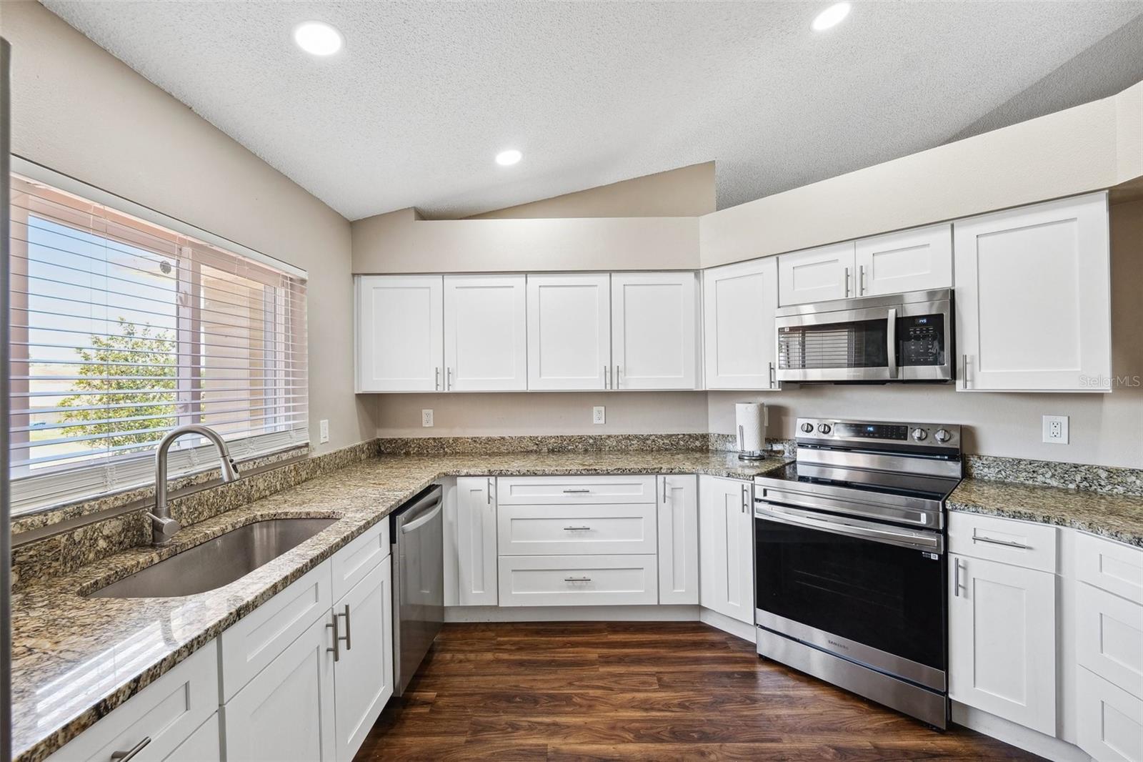 Listing photo id 20 for 13040 Hanley Drive