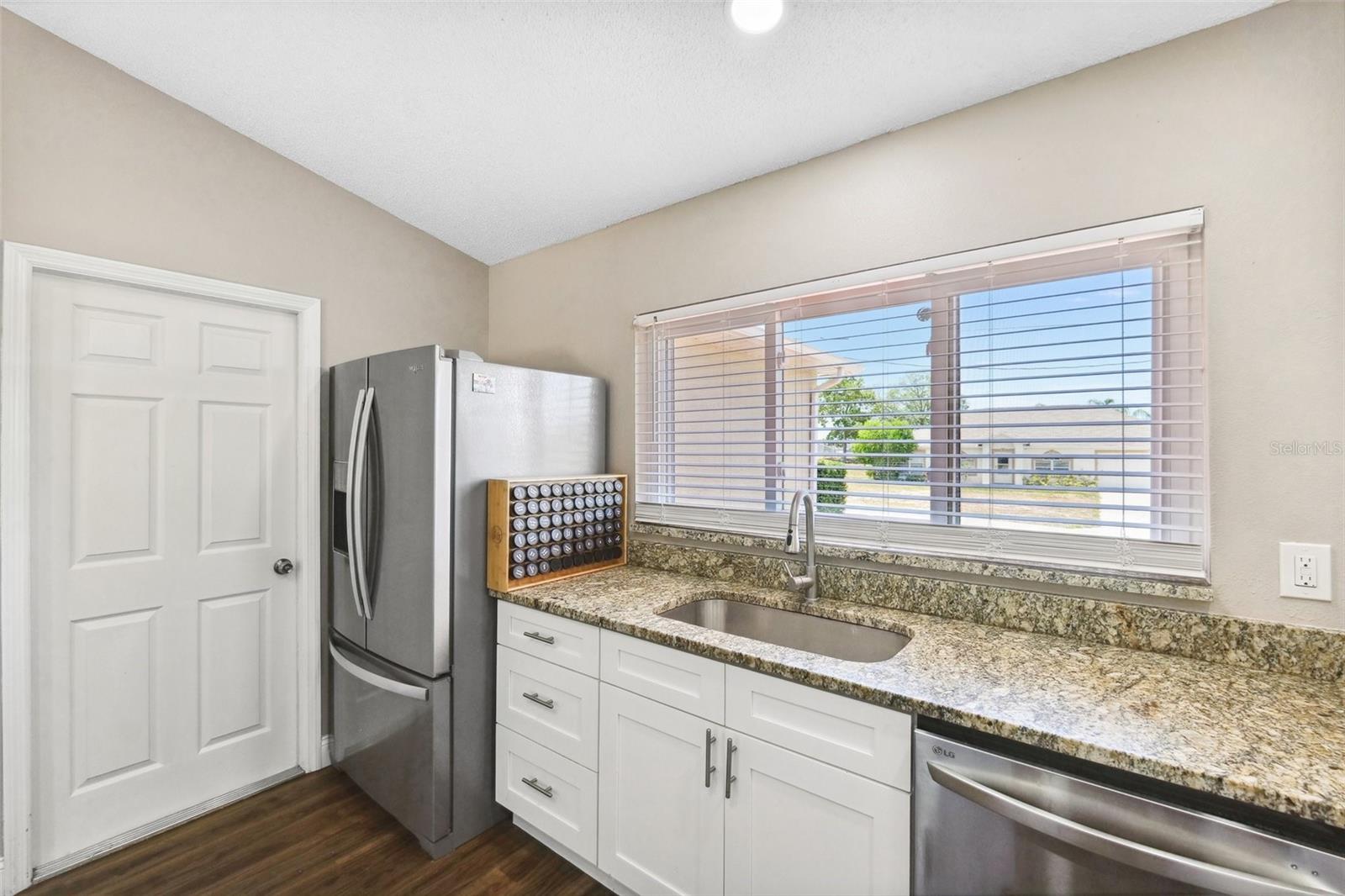 Listing photo id 21 for 13040 Hanley Drive