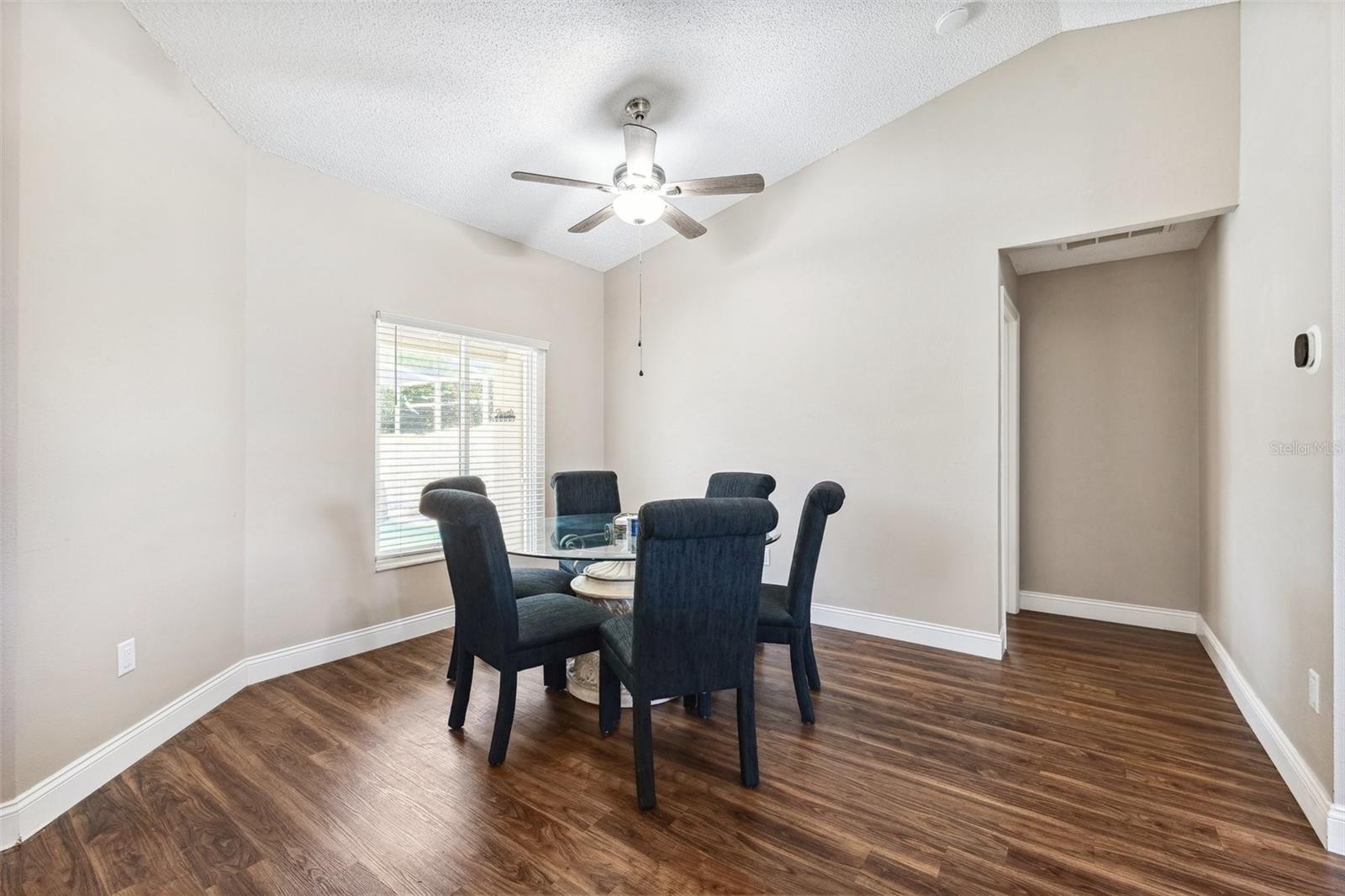 Listing photo id 26 for 13040 Hanley Drive