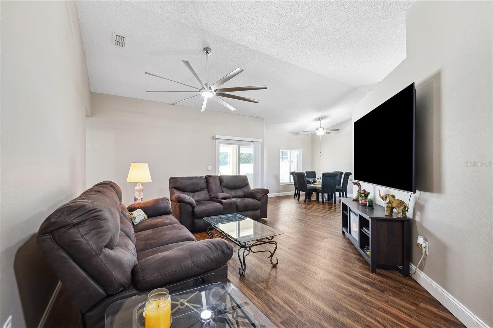 Listing photo id 1 for 13040 Hanley Drive